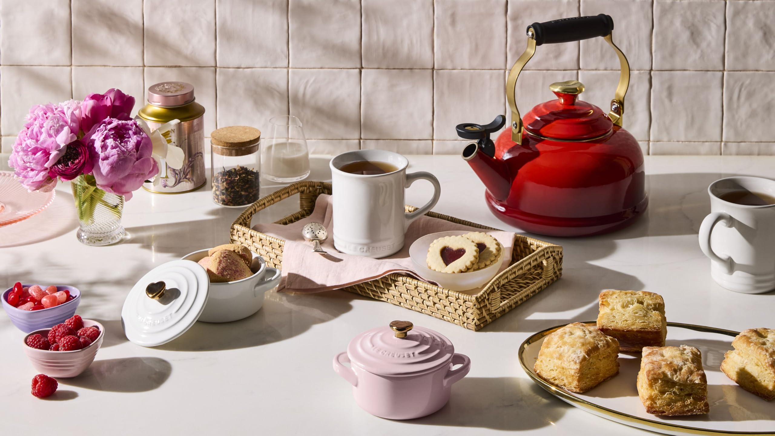 le-creuset-stoneware-mini-round-cocotte-8-oz-chiffon-pink-with-gold-heart-knob image 5