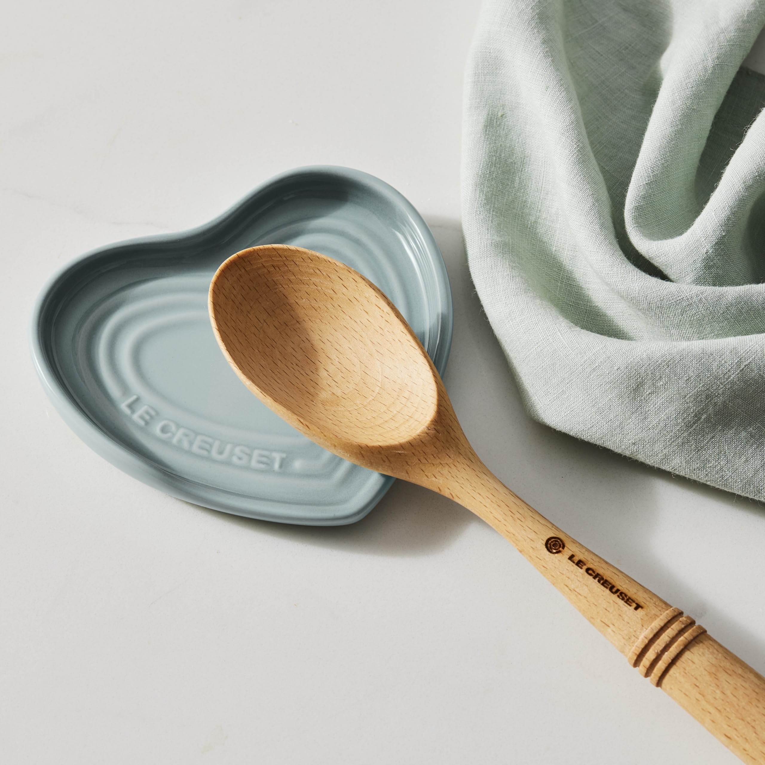 le-creuset-stoneware-heart-shaped-spoon-rest-5-cerise image 5
