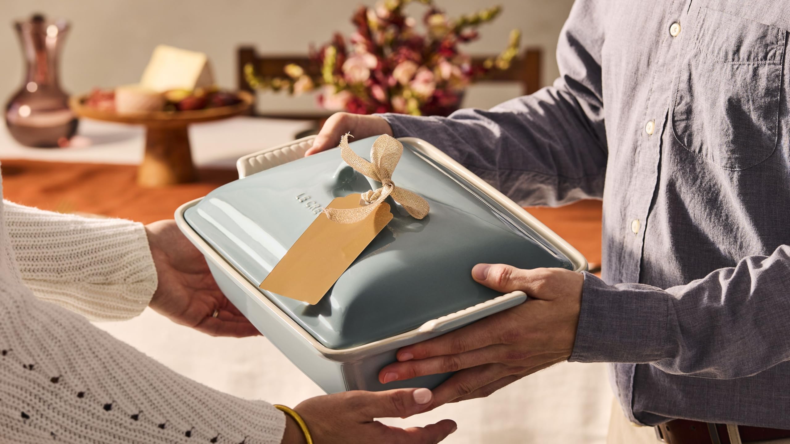 le-creuset-stoneware-heritage-covered-rectangular-casserole-4-qt-12-x-9-riviera image 6