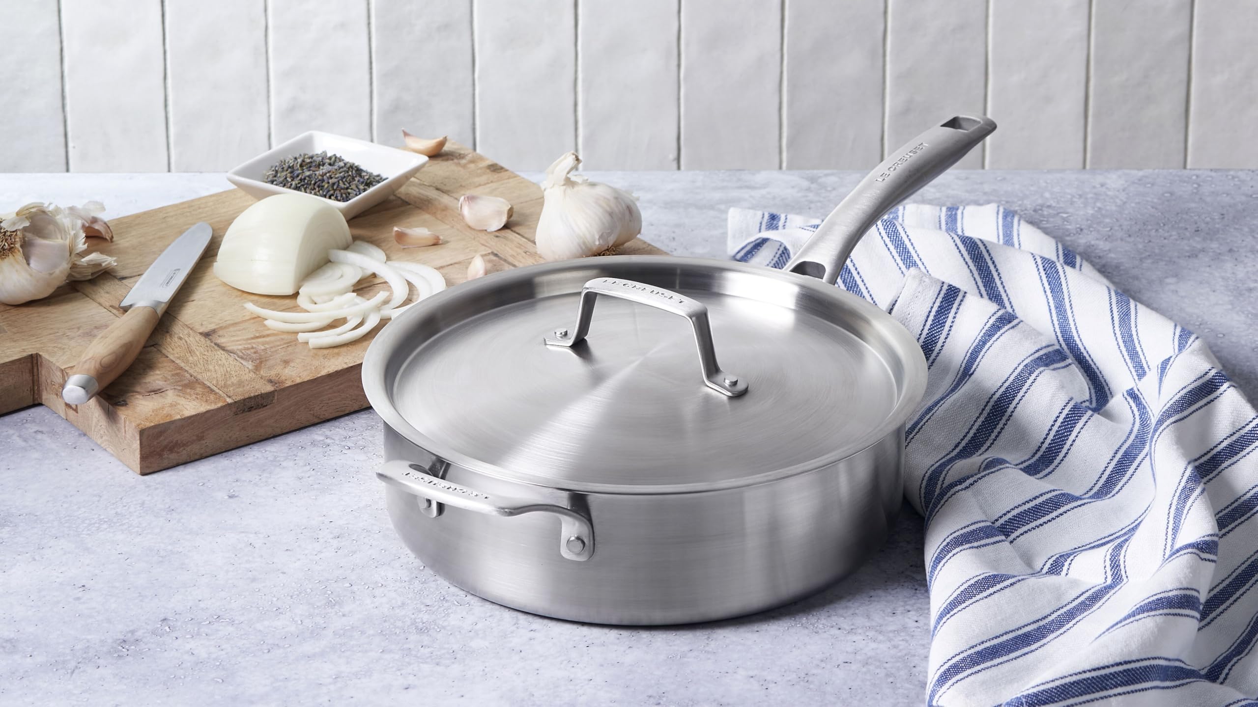 le-creuset-essential-stainless-steel-saut-pan-4-5-qt image 5