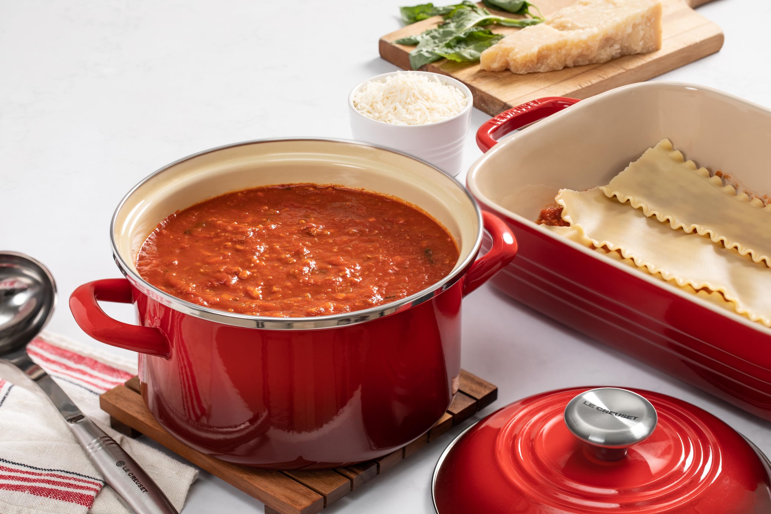 le-creuset-enamel-on-steel-traditional-petite-stockpot-3-8-qt-cerise image 6