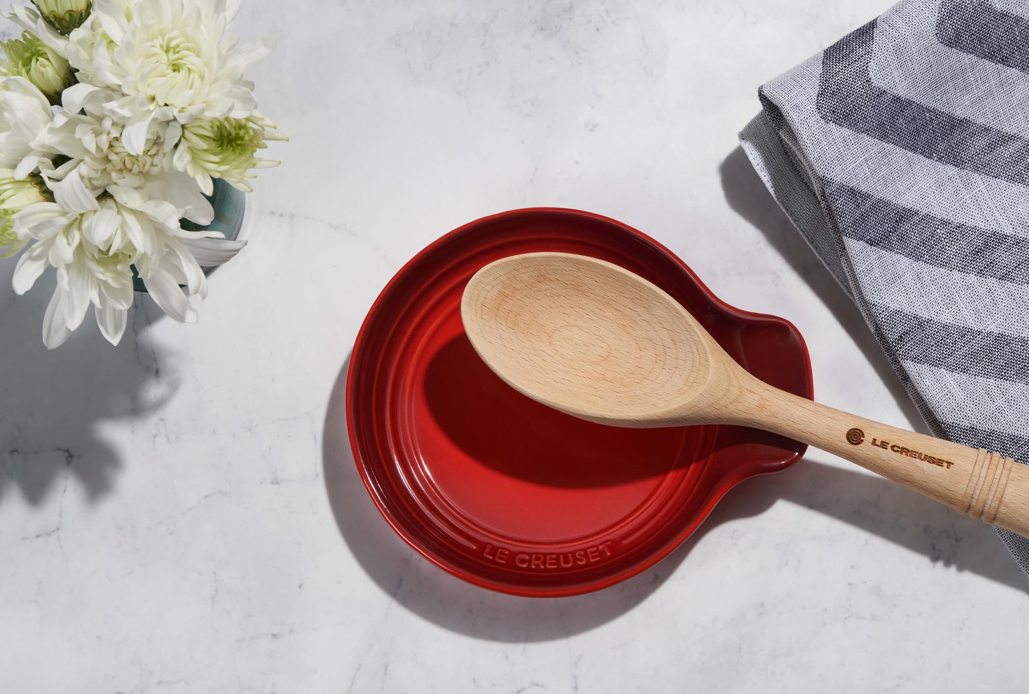 le-creuset-stoneware-signature-round-spoon-rest-6-chiffon-pink image 5