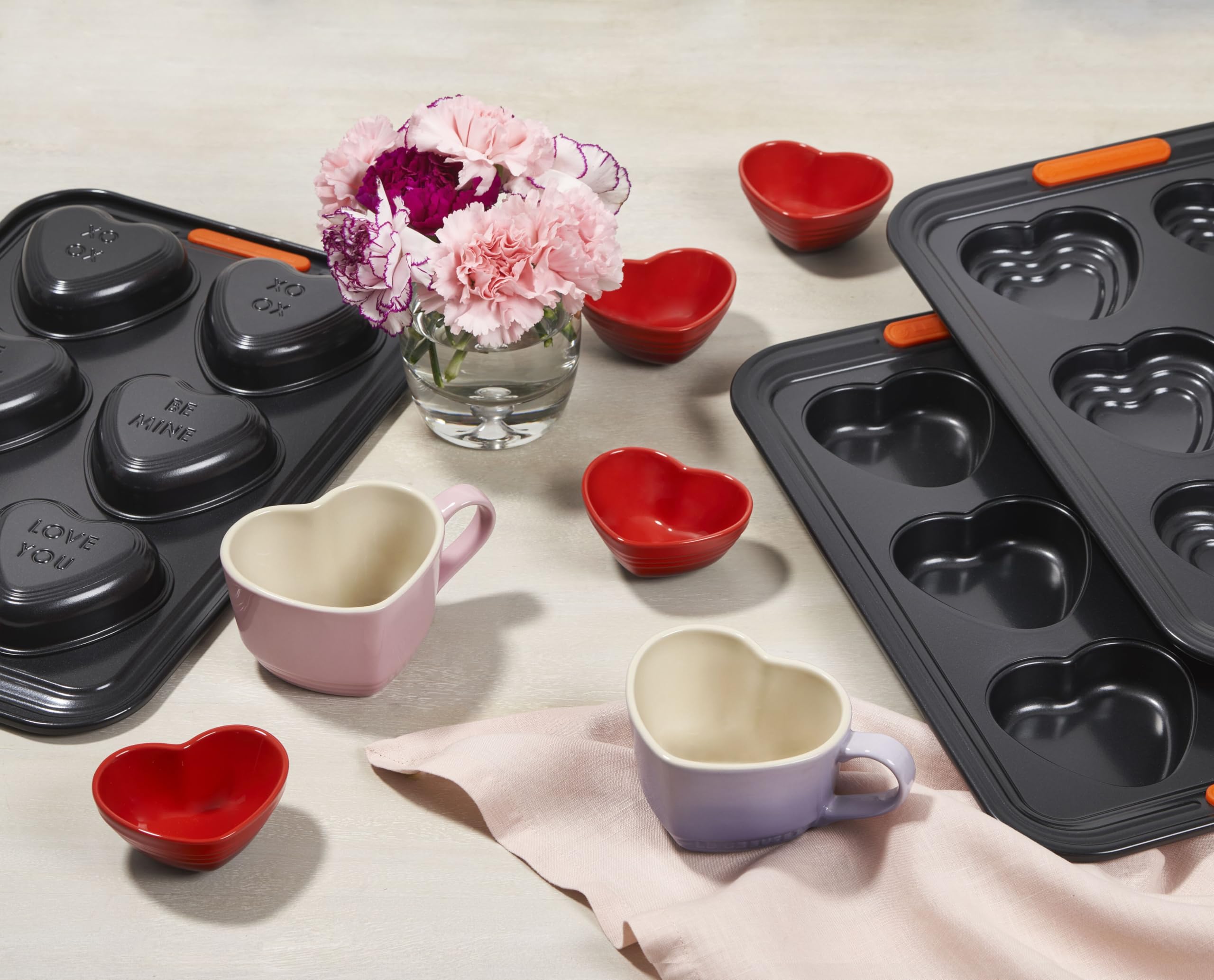 le-creuset-stoneware-set-of-4-mini-heart-pinch-bowls-cerise image 6