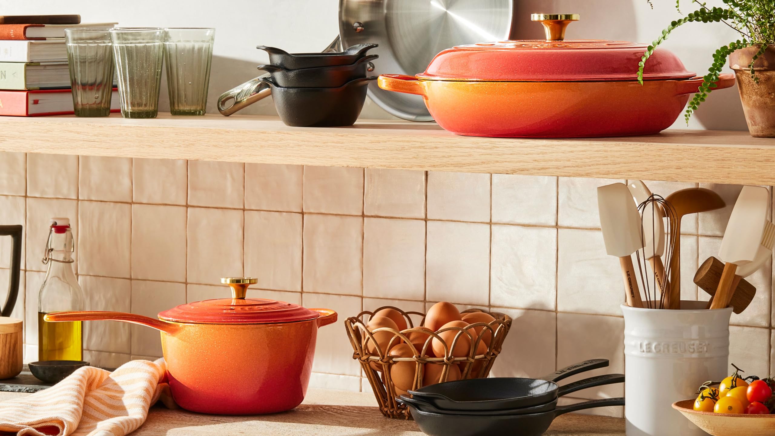 le-creuset-silicone-craft-series-5-piece-utensil-set-with-stoneware-crock-white image 6