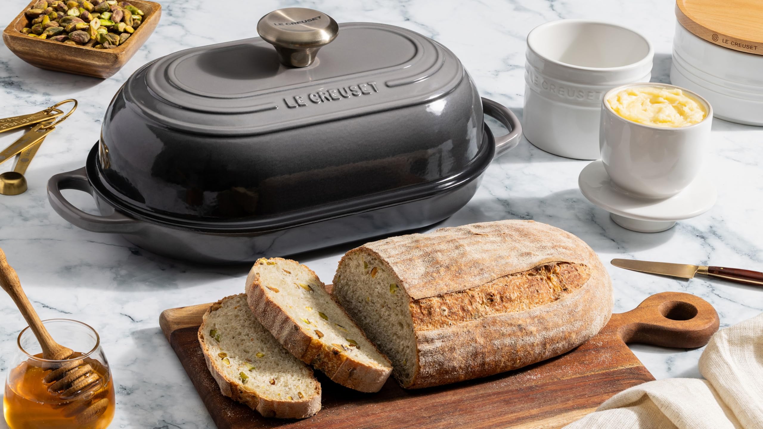 le-creuset-signature-oval-bread-oven-11-5-sea-salt image 5