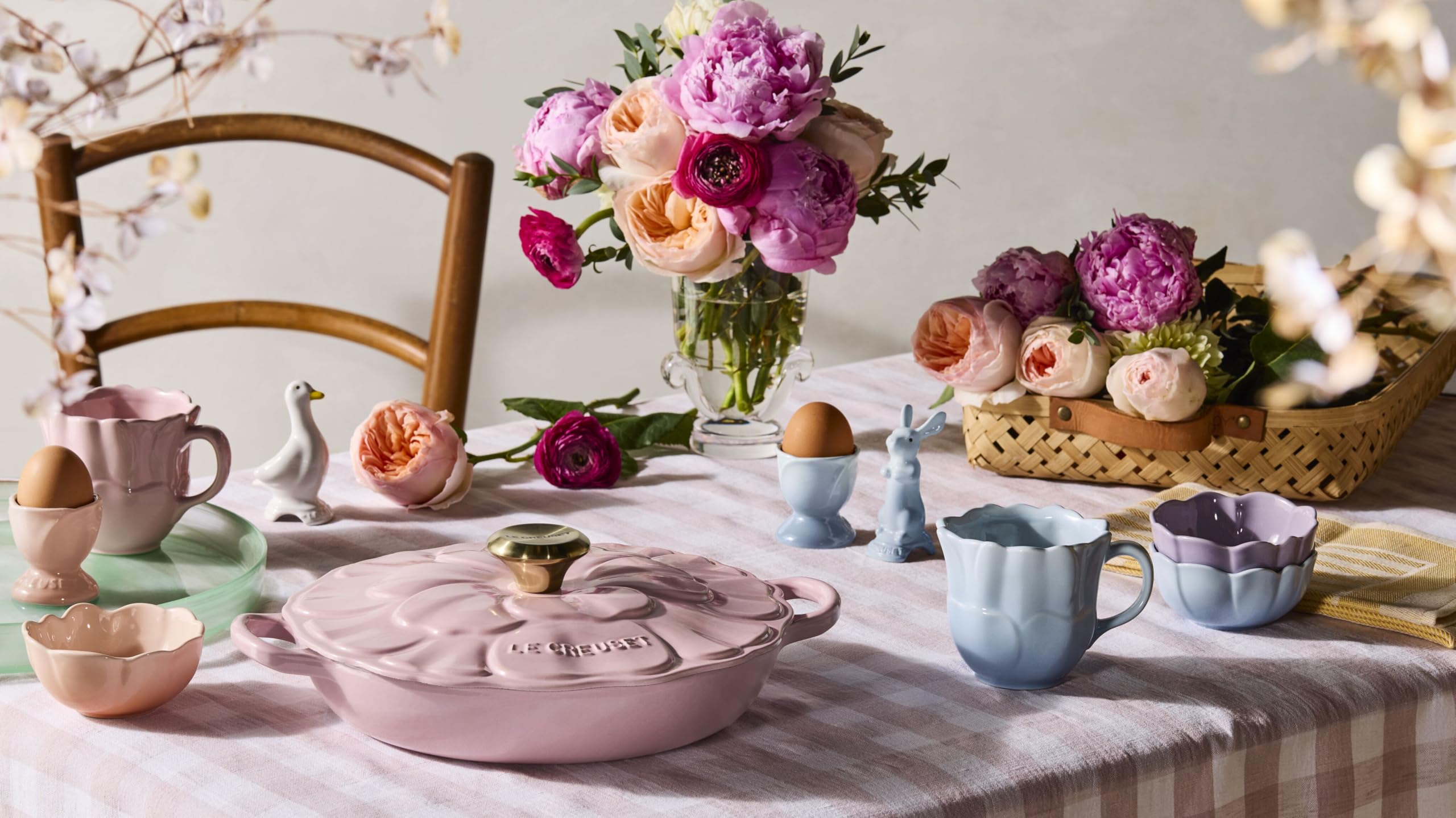 le-creuset-stoneware-petal-egg-cups-set-of-4-multicolor image 5