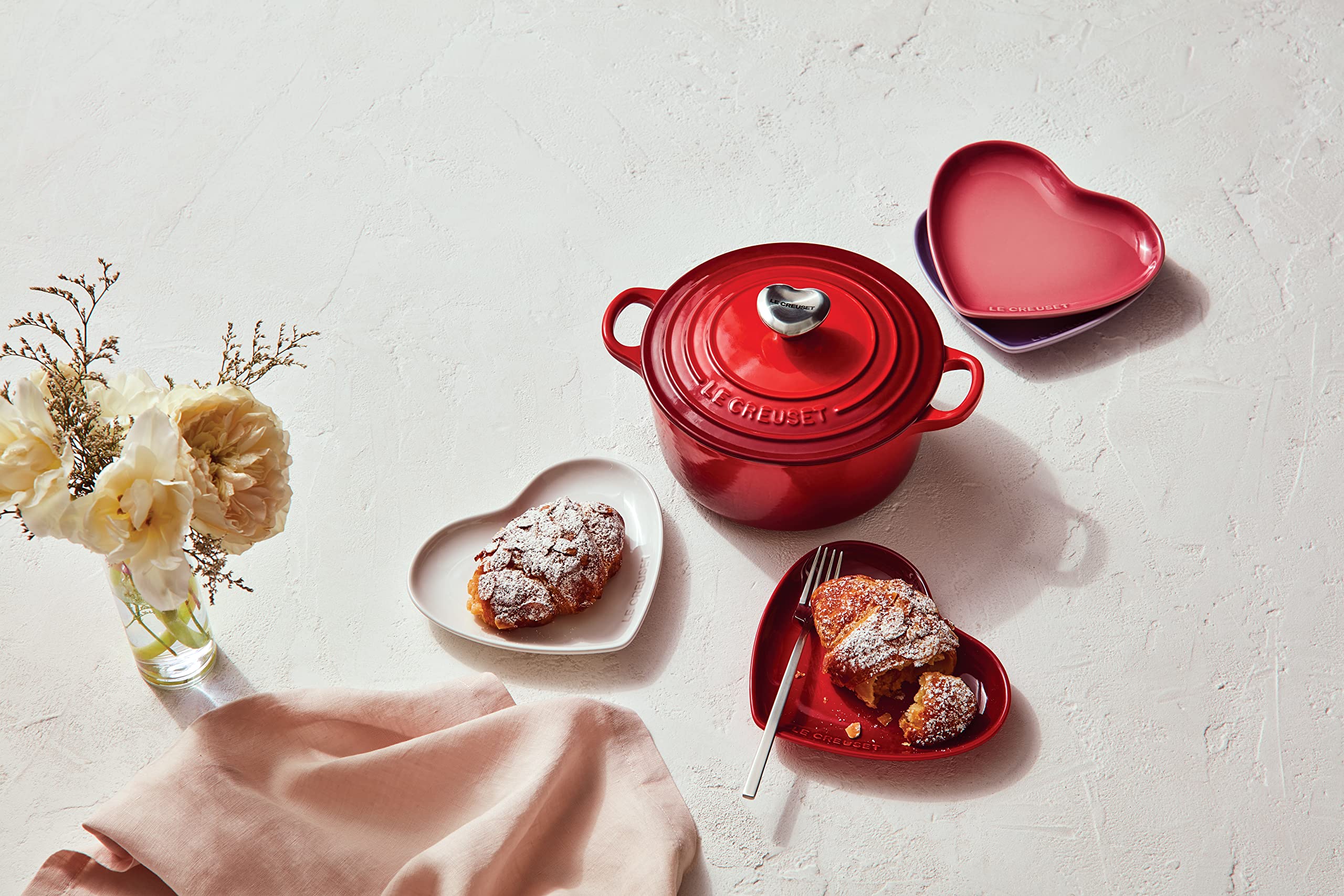 le-creuset-stoneware-heart-shaped-spoon-rest-5-cerise image 4
