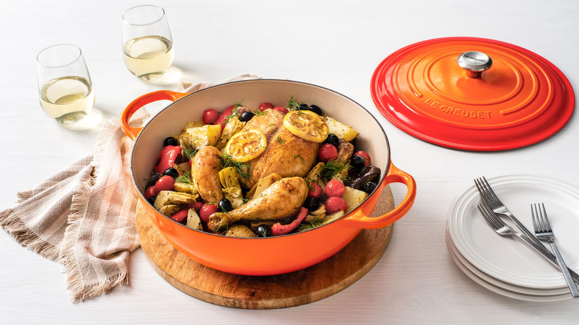 le-creuset-signature-7-5-qt-cast-iron-chef-s-oven-oyster image 6