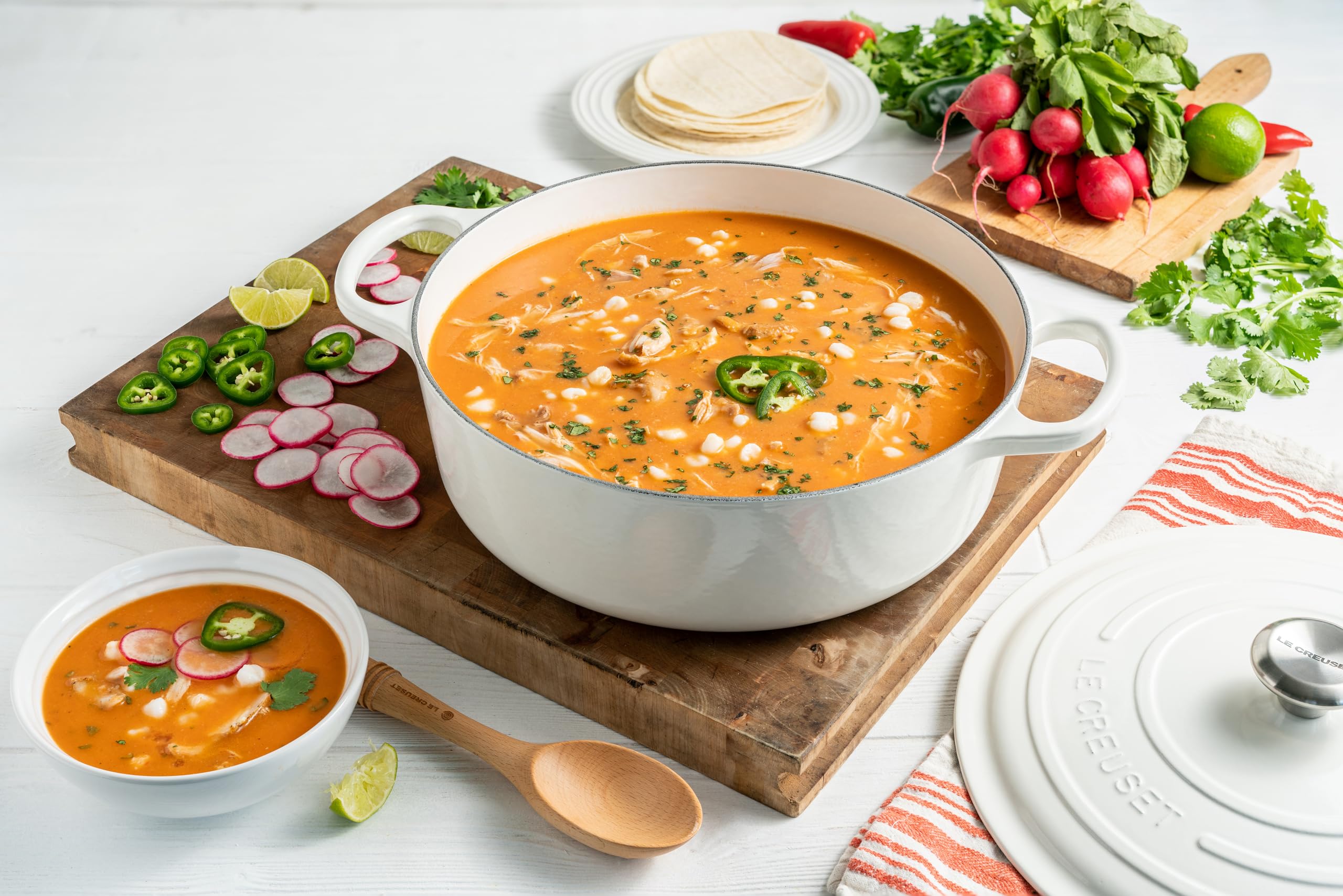 le-creuset-enameled-cast-iron-signature-round-wide-dutch-oven-6-75-qt-shallot image 5
