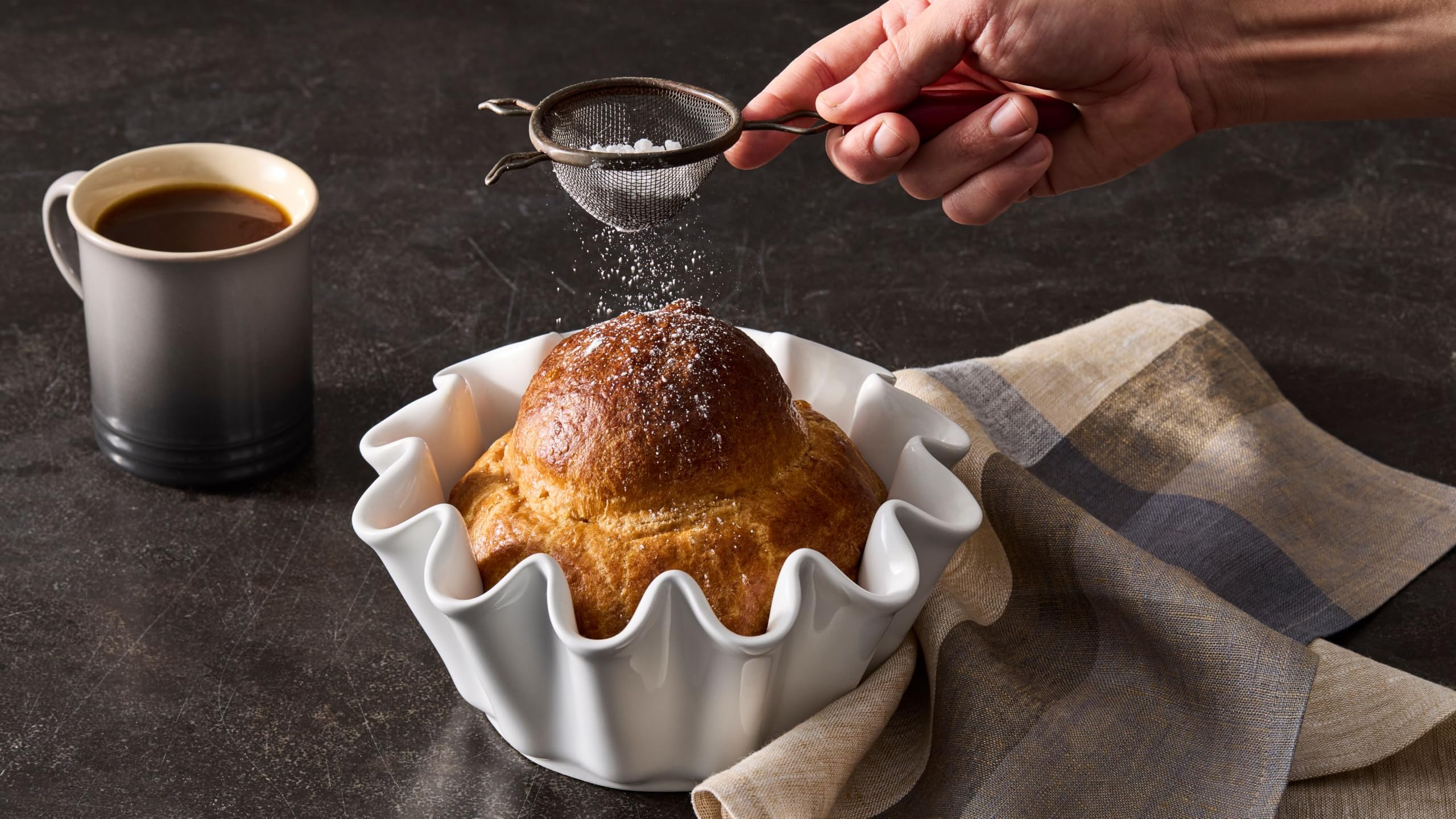 le-creuset-stoneware-brioche-pan-1-4-qt-white image 7