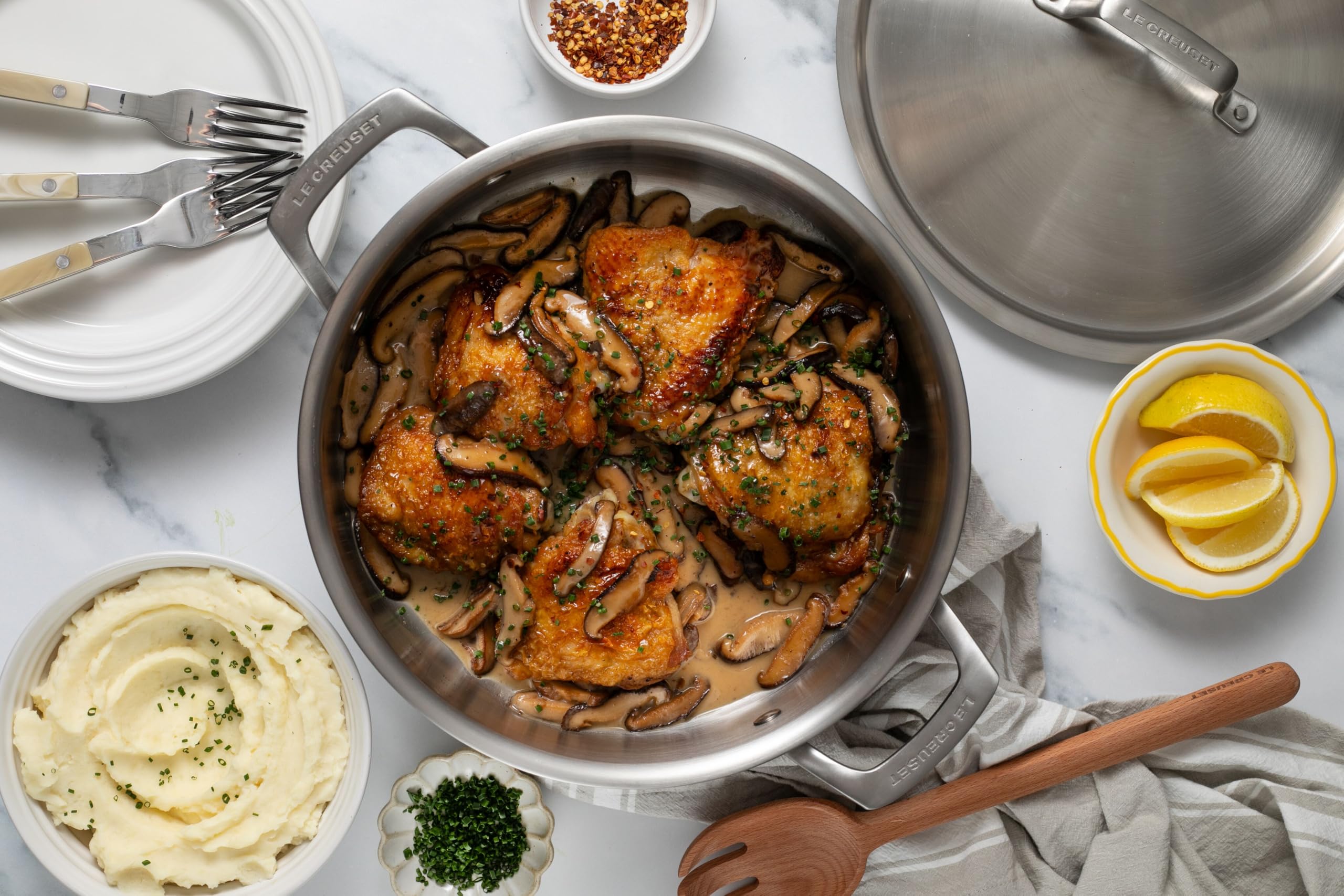 le-creuset-essential-stainless-steel-rondeau-pan-4-5-qt image 5