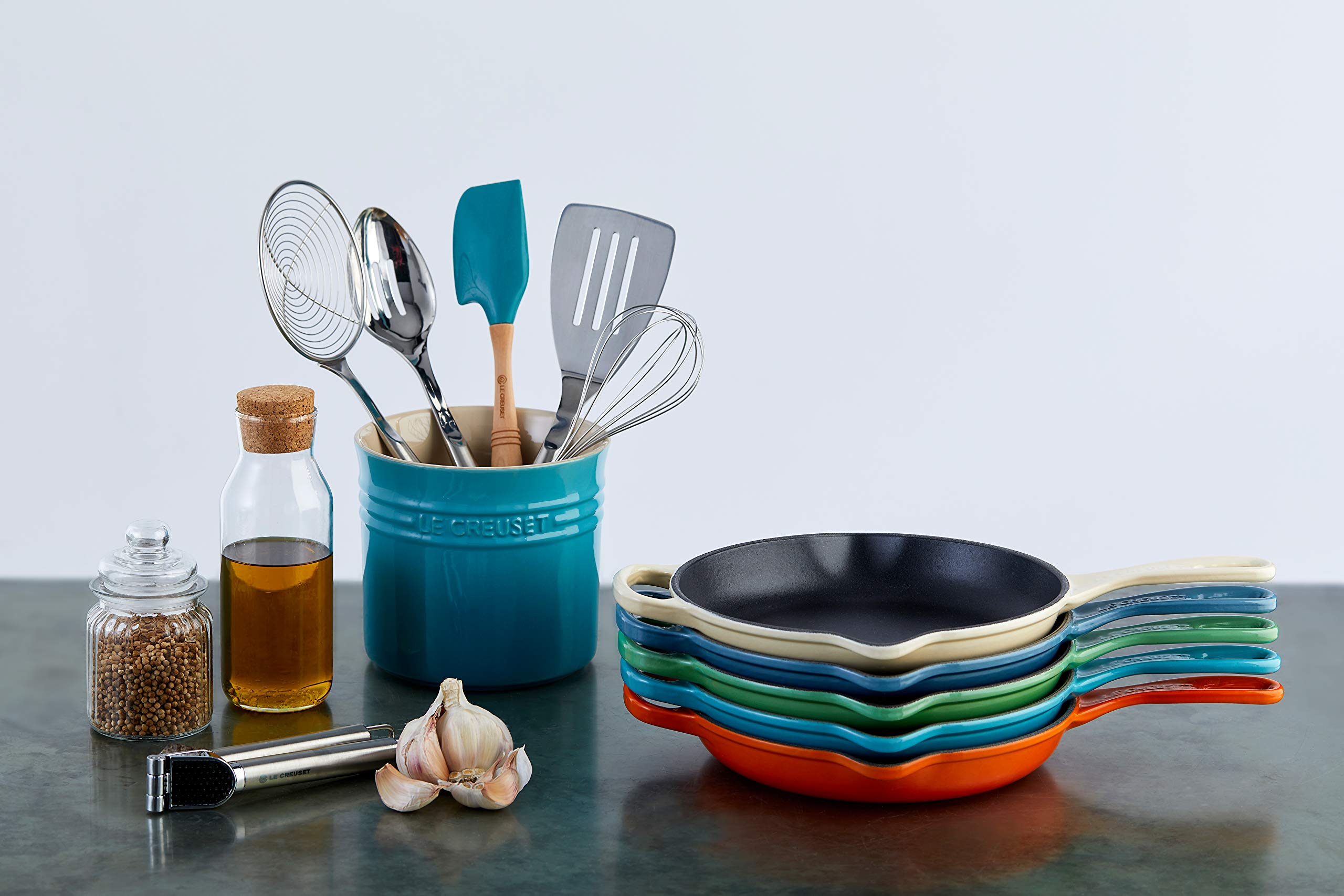 le-creuset-signature-iron-handle-skillet-9-inch-enameled-cast-iron-shallot image 7