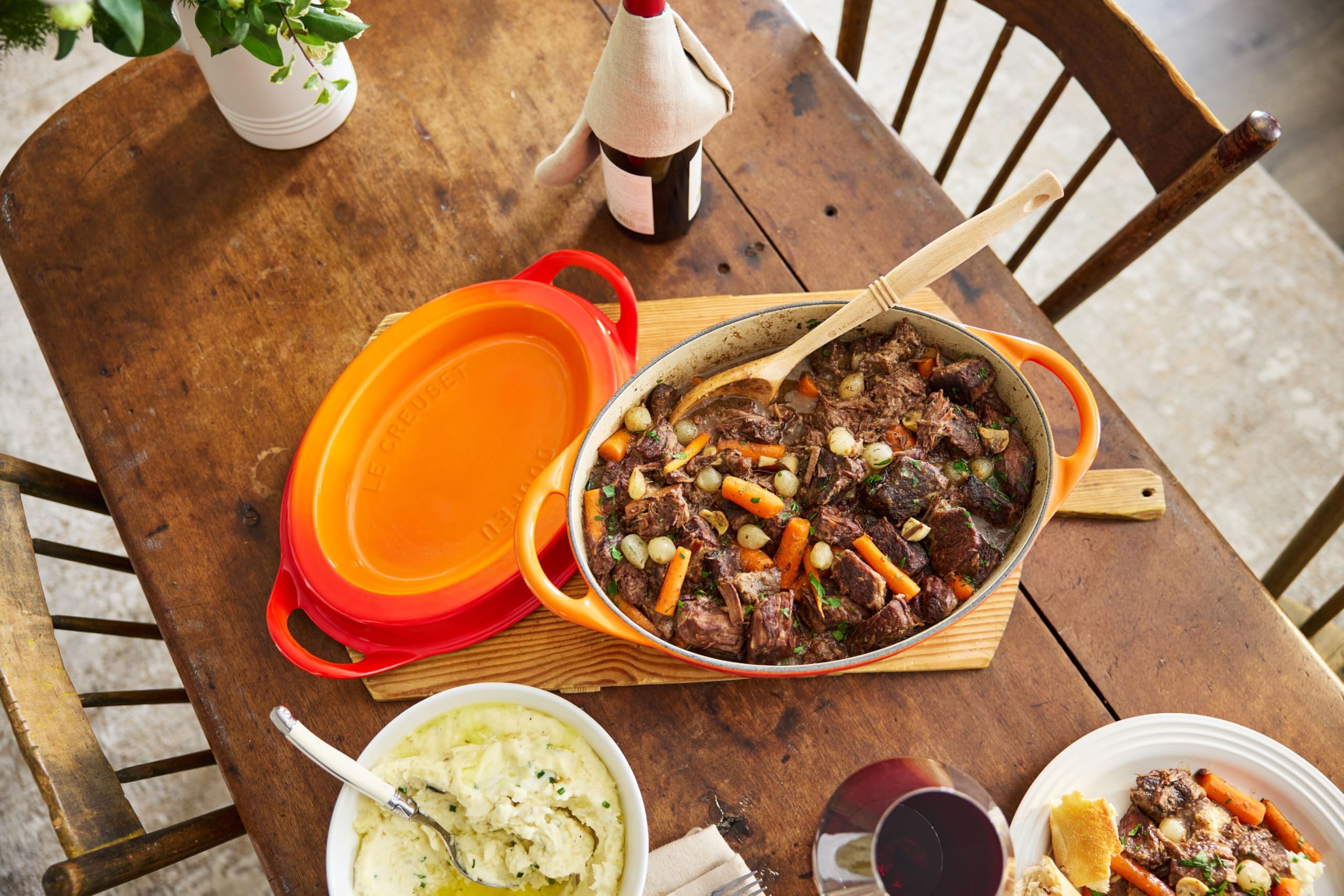 le-creuset-enameled-cast-iron-traditional-oval-doufeu-7-25-qt-white image 6