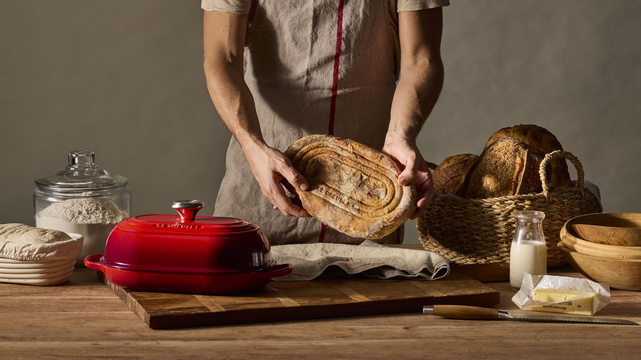le-creuset-signature-oval-bread-oven-11-5-sea-salt image 6