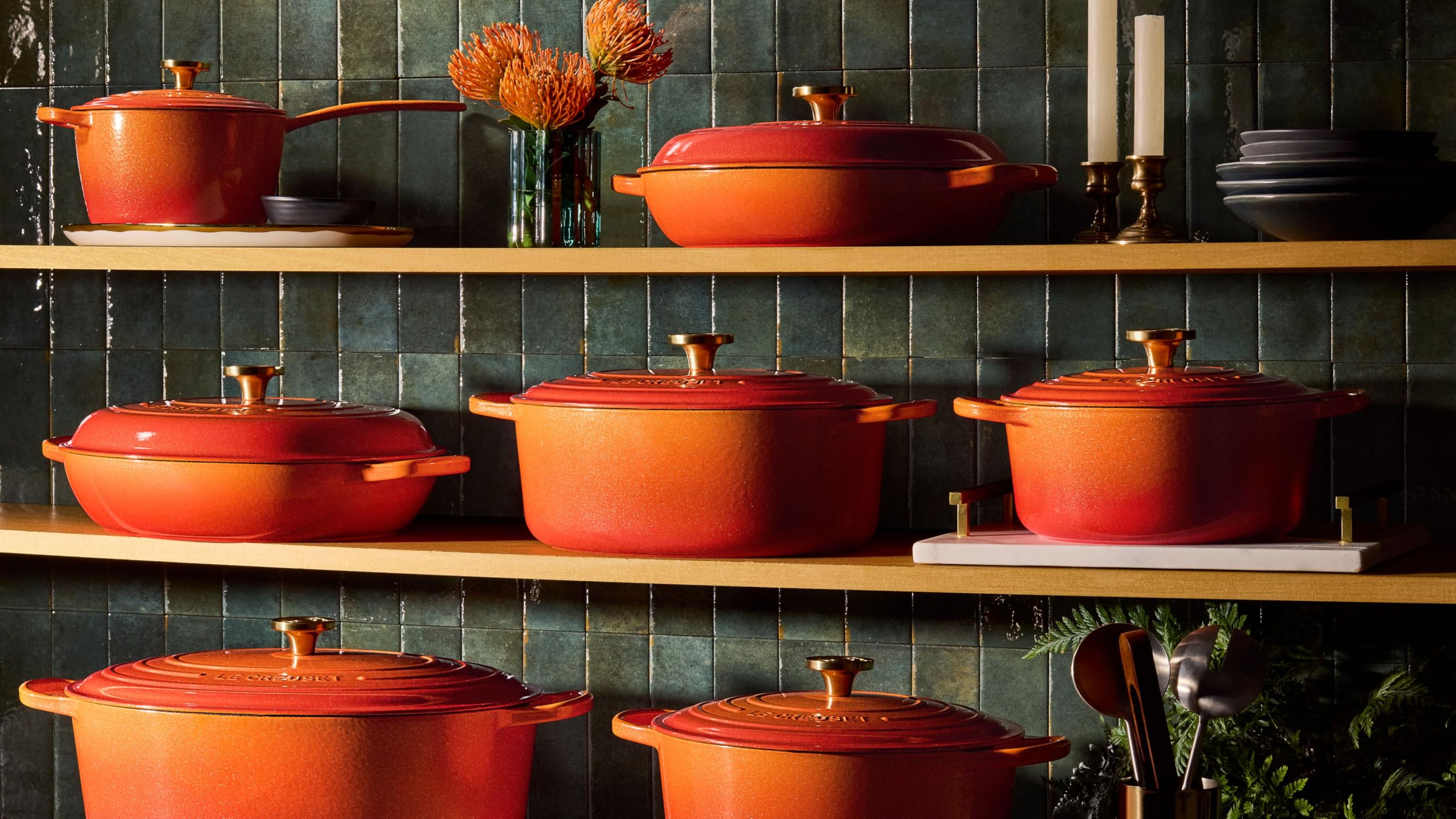 le-creuset-enameled-cast-iron-signature-oval-dutch-oven-15-5-qt-flamme-doree-wit image 7