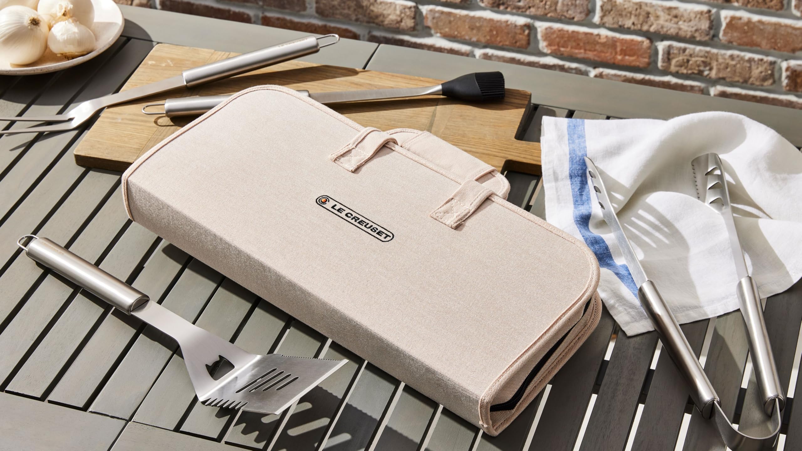 le-creuset-outdoor-5-piece-grilling-tools-set image 4