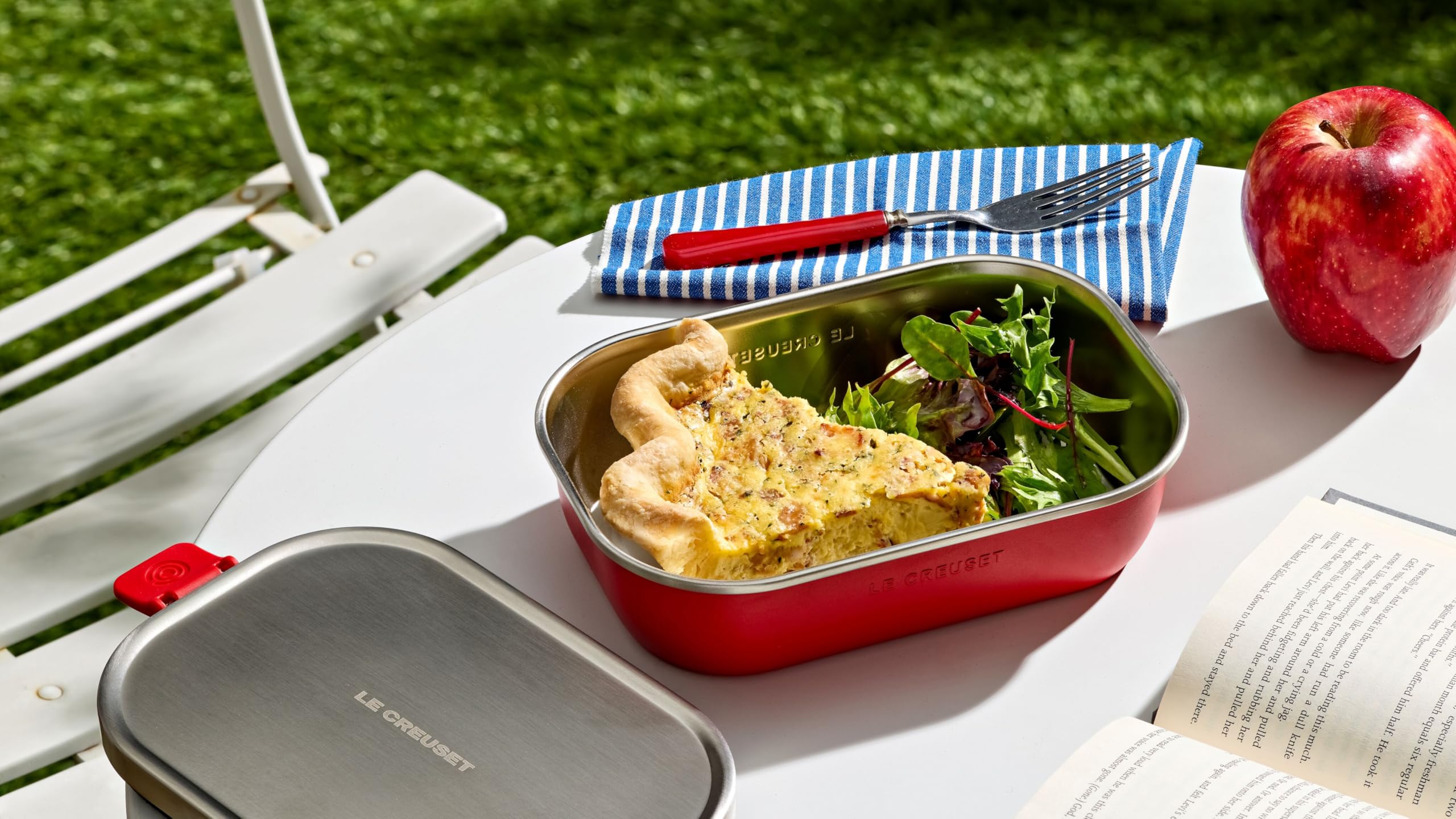 le-creuset-on-the-go-stainless-steel-lunch-box-30-oz-shell-pink image 8