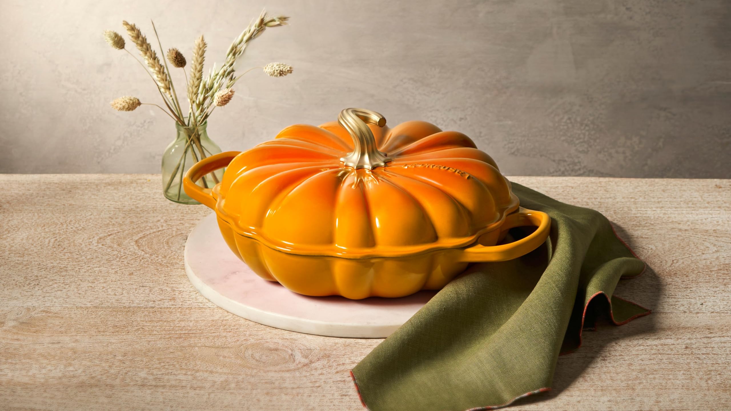 le-creuset-enameled-cast-iron-signature-pumpkin-braiser-2-75-qt-persimmon image 5
