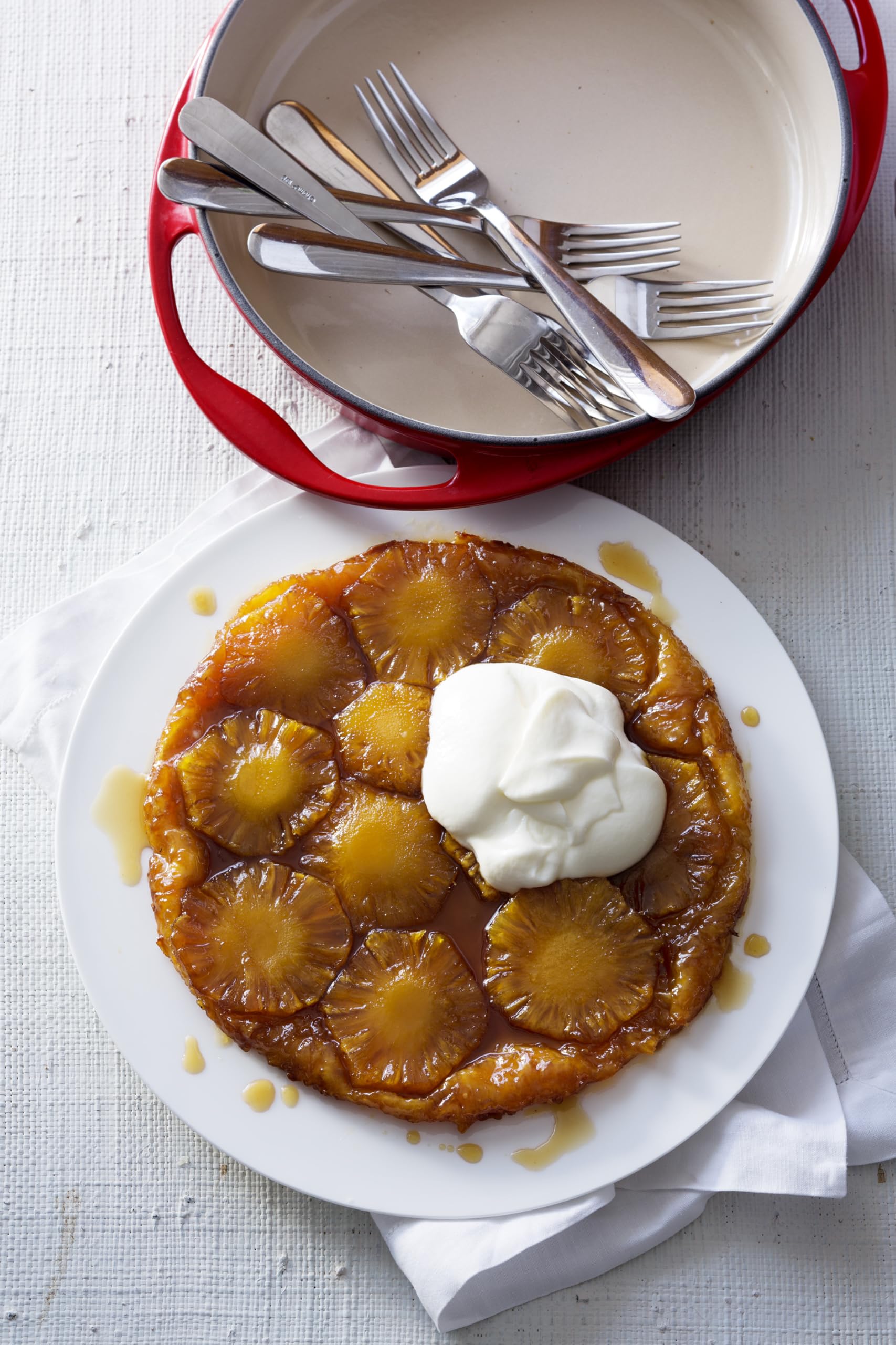 le-creuset-enameled-cast-iron-tarte-tatin-dish-2-quart-cerise image 6
