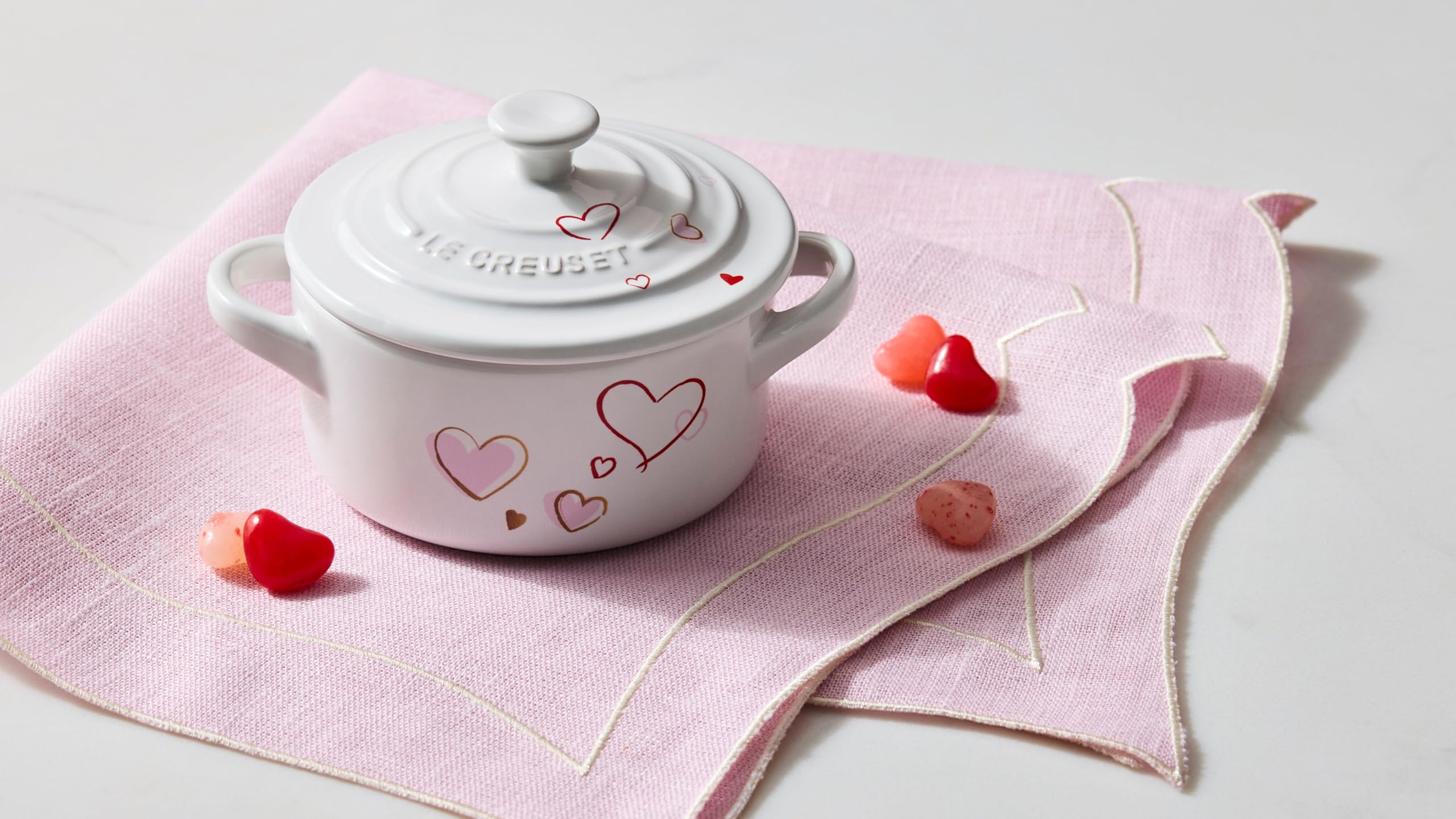 le-creuset-mon-coeur-stoneware-mini-cocotte-8-oz-white-with-hearts image 5