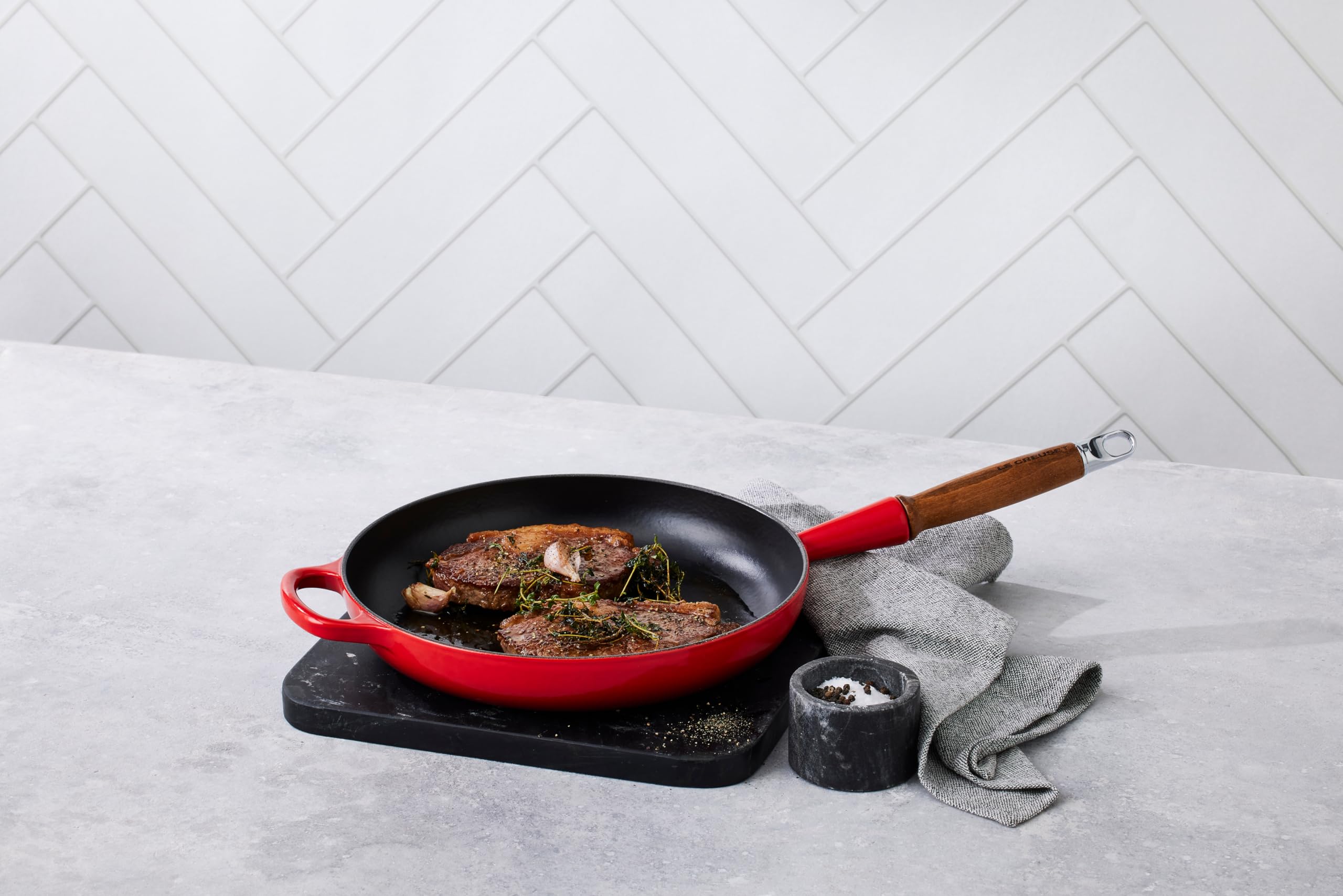 le-creuset-enameled-cast-iron-alpine-wood-handle-fry-pan-10-25-cerise image 5