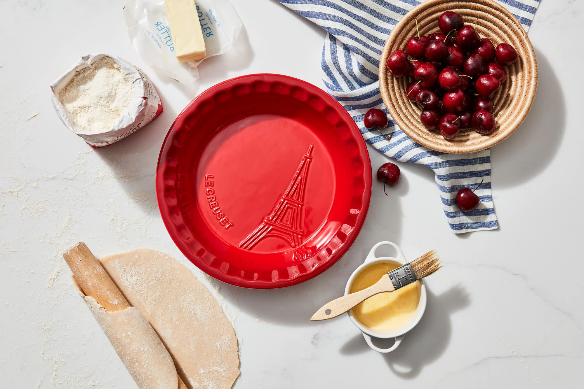 le-creuset-eiffel-tower-collection-stoneware-pie-dish-9-cerise image 2