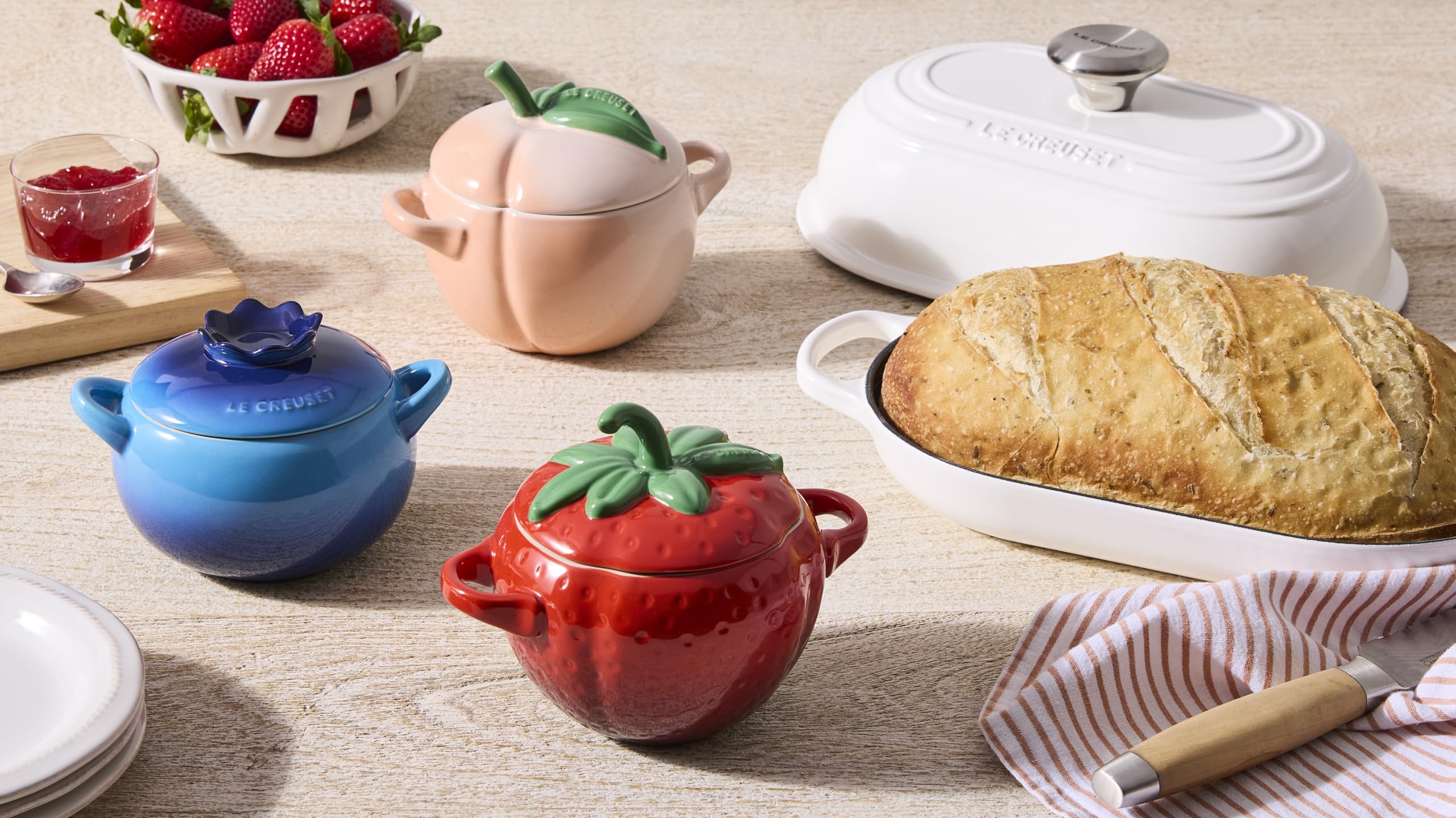 le-creuset-stoneware-strawberry-mini-cocotte-19-oz-cerise image 6