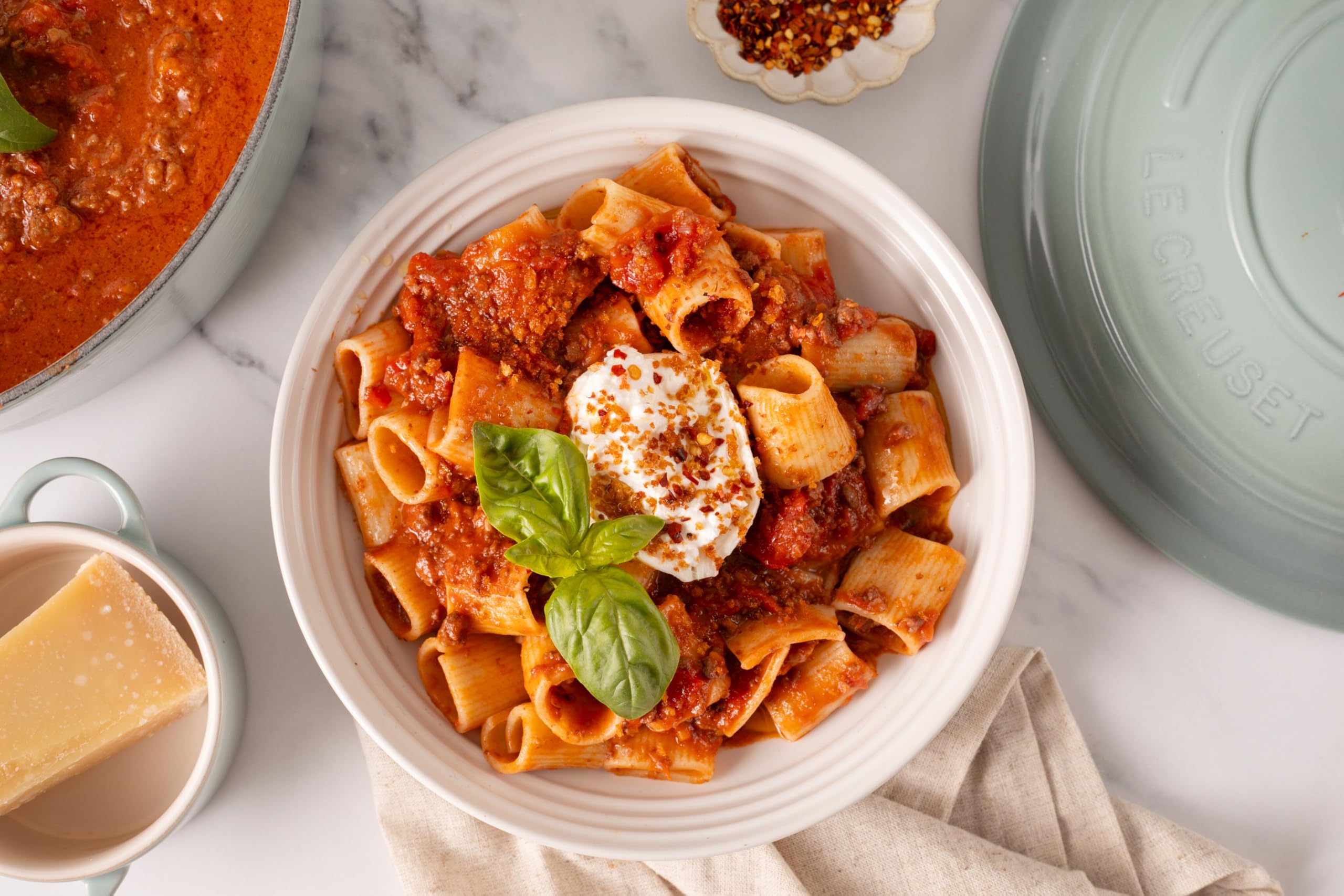 le-creuset-stoneware-pasta-bowls-set-of-4-8-5-inch-white image 8