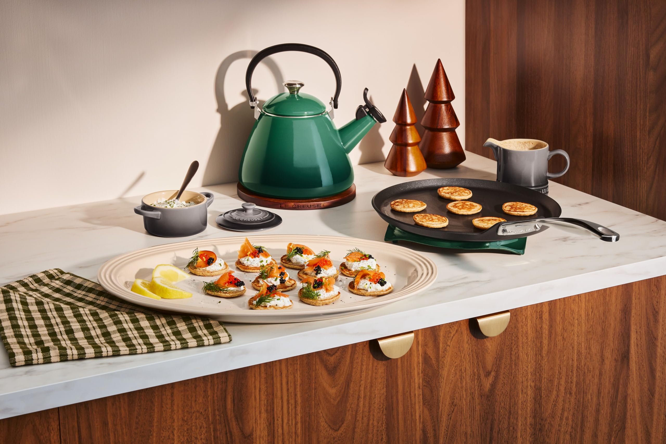 le-creuset-toughened-nonstick-pro-crepe-pan-with-rateau-11 image 6