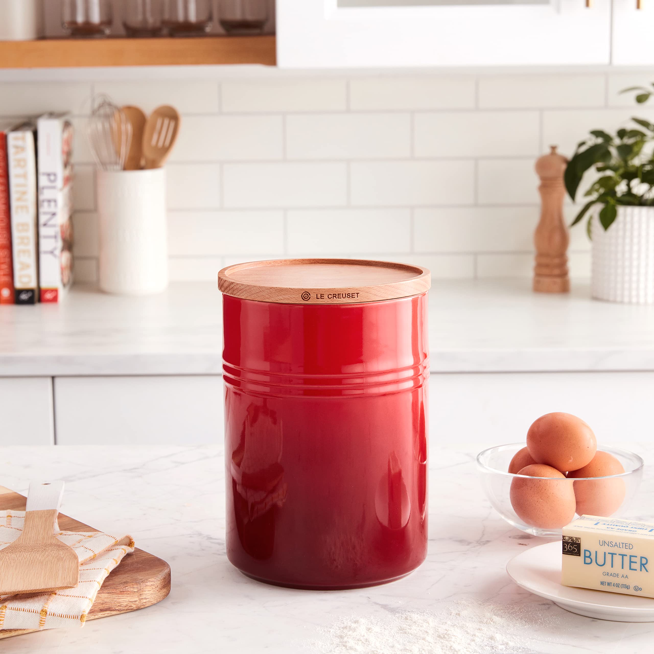 le-creuset-stoneware-canister-with-beech-wood-lid-2-5-qt-cerise image 2