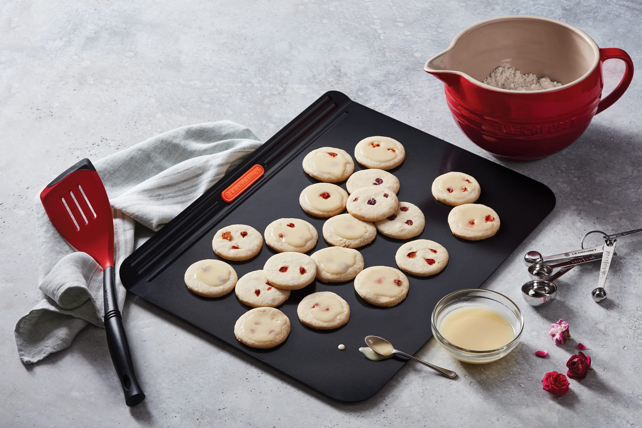 le-creuset-stoneware-signature-batter-bowl-3-25-qt-cerise image 5