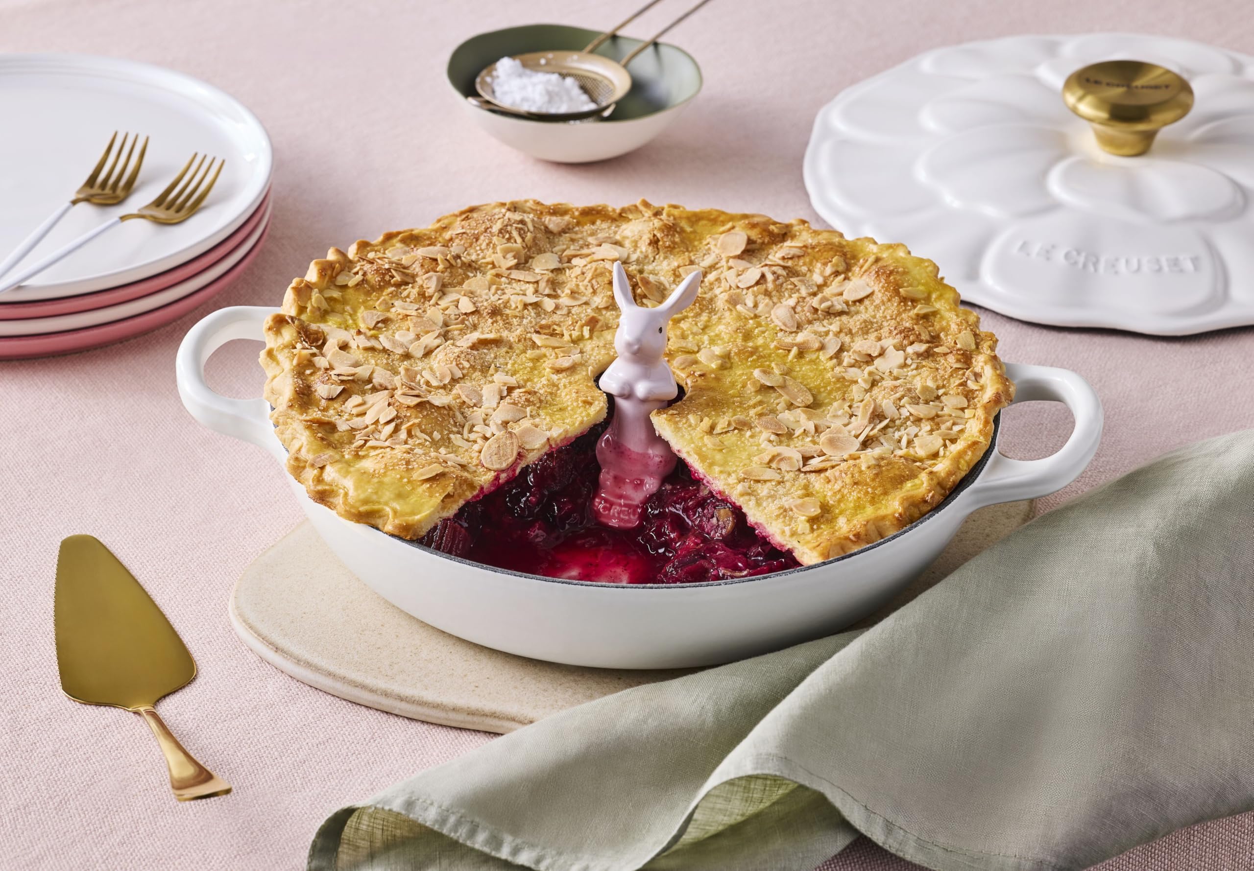 le-creuset-stoneware-bunny-pie-vent-3-inch-chiffon-pink image 3