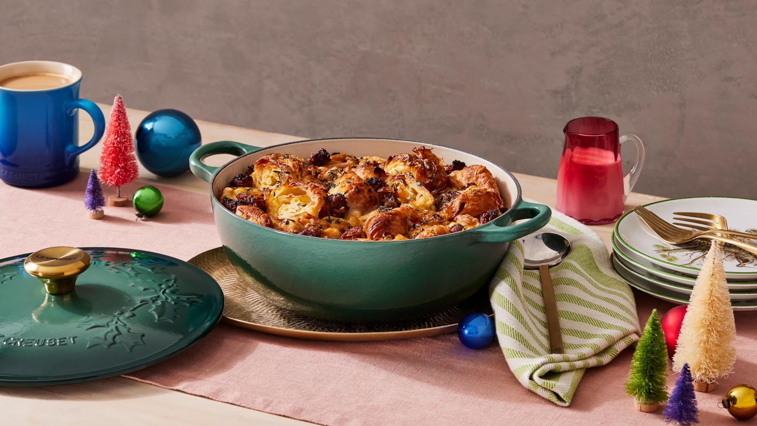 le-creuset-enameled-cast-iron-holly-collection-soup-pot-4-5-qt-cerise-with-gold- image 6