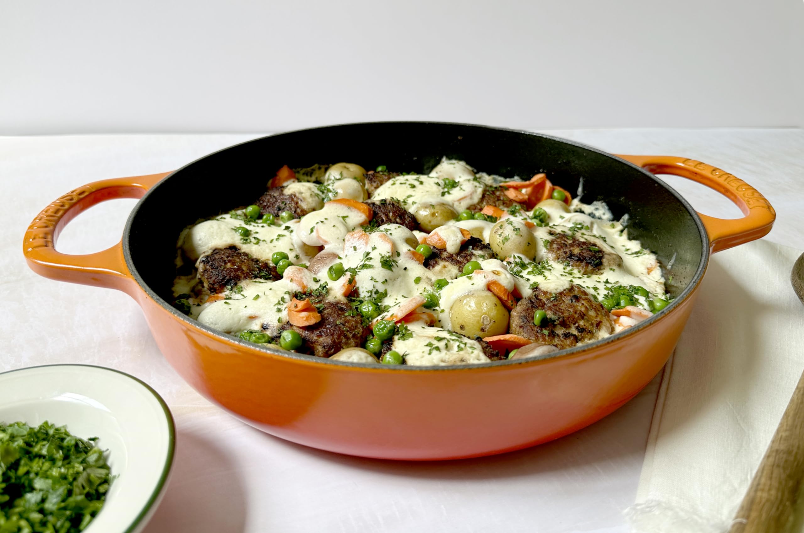 le-creuset-signature-everyday-pan-11-inch-enameled-cast-iron-olive image 7