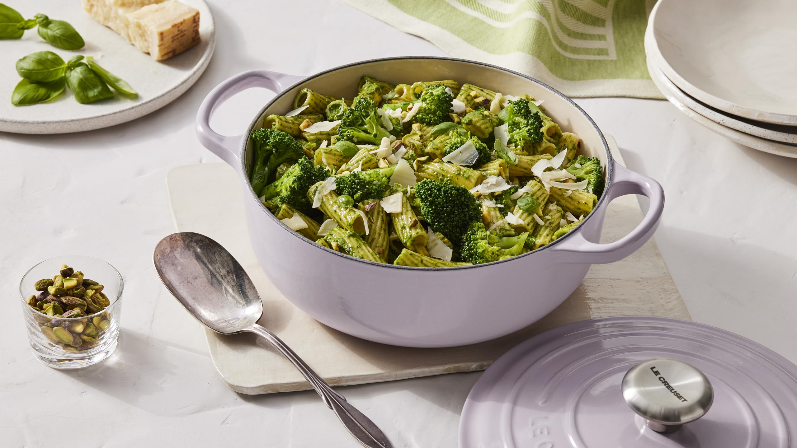 le-creuset-enameled-cast-iron-signature-round-sauteuse-3-5-qt-olive image 6