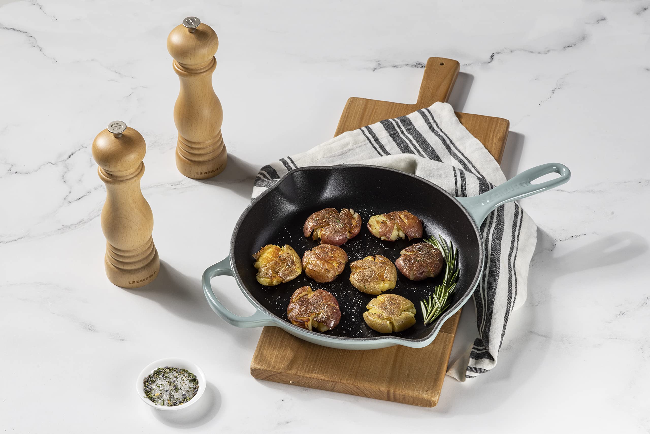 le-creuset-signature-iron-handle-skillet-9-inch-enameled-cast-iron-shallot image 6