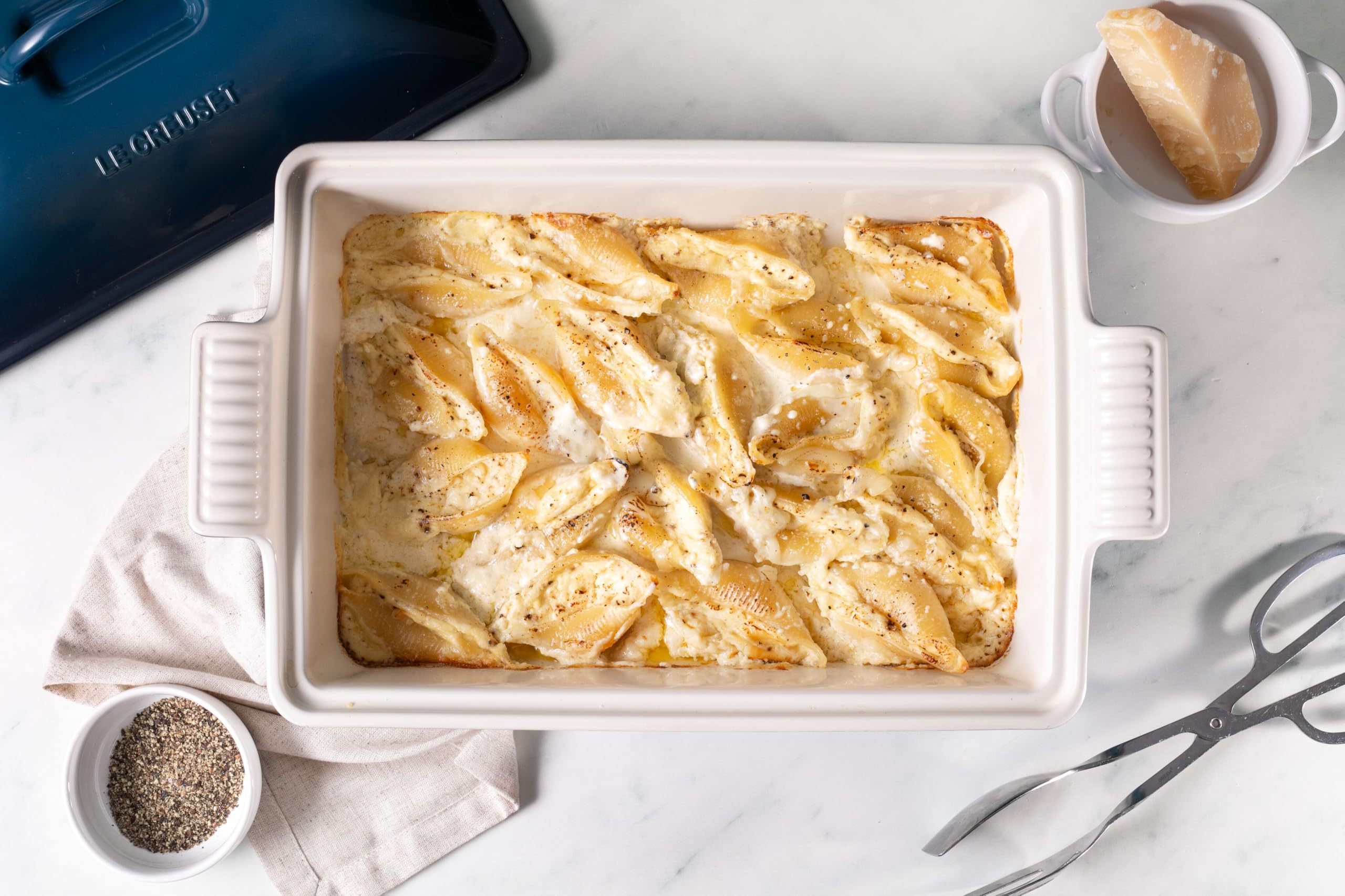 le-creuset-stoneware-heritage-covered-rectangular-casserole-4-qt-12-x-9-riviera image 5