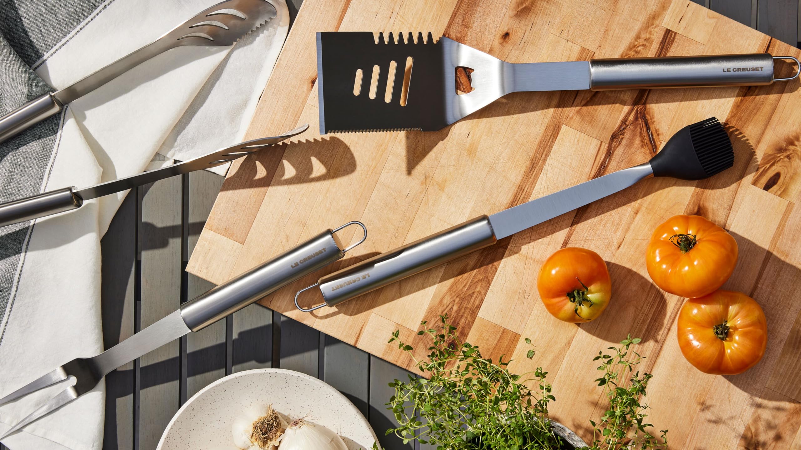le-creuset-outdoor-5-piece-grilling-tools-set image 5