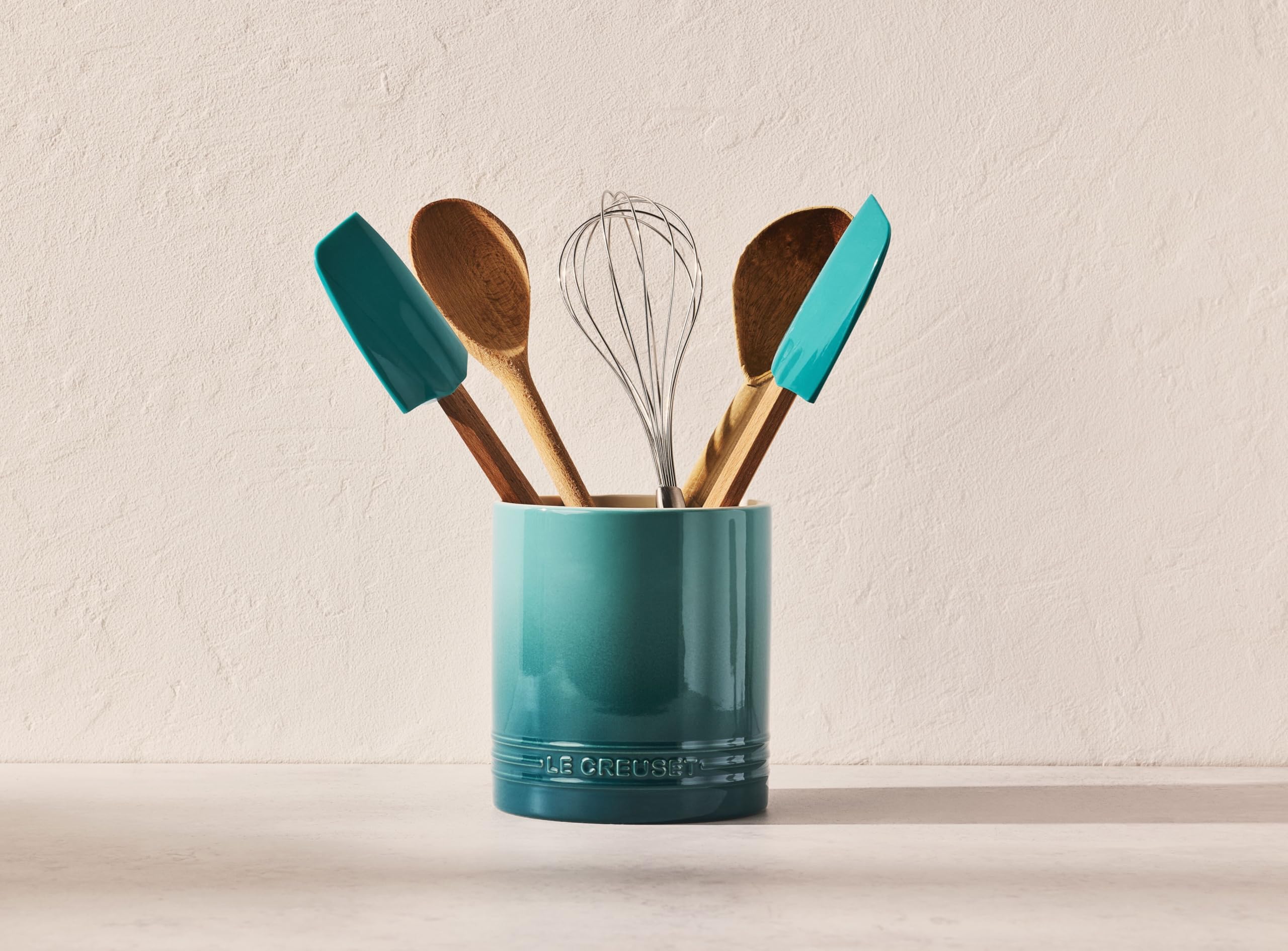 le-creuset-signature-straight-wall-stoneware-utensil-crock-1-qt-riviera image 5