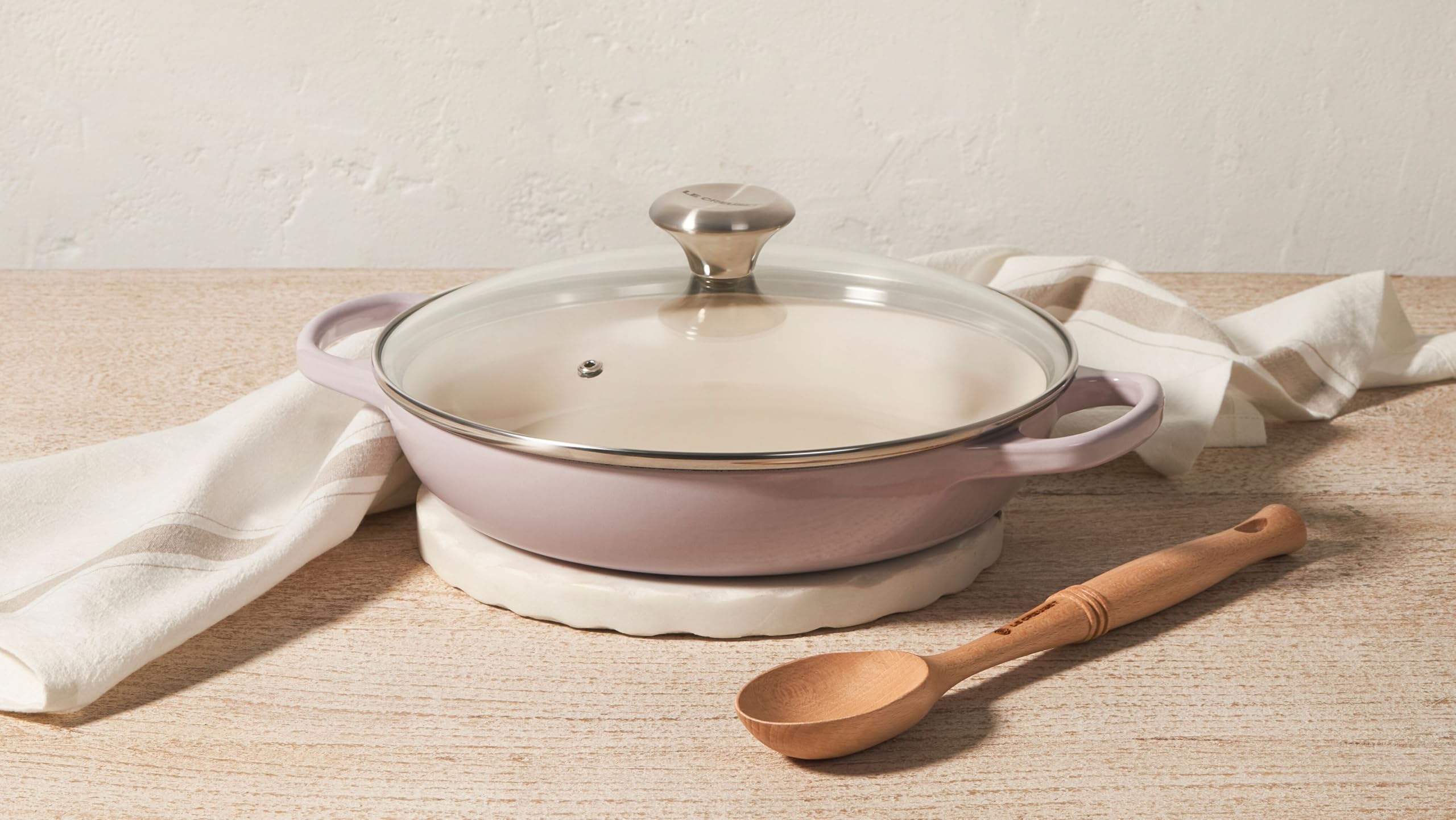 le-creuset-enameled-cast-iron-signature-round-braiser-2-25-qt-caribbean image 5