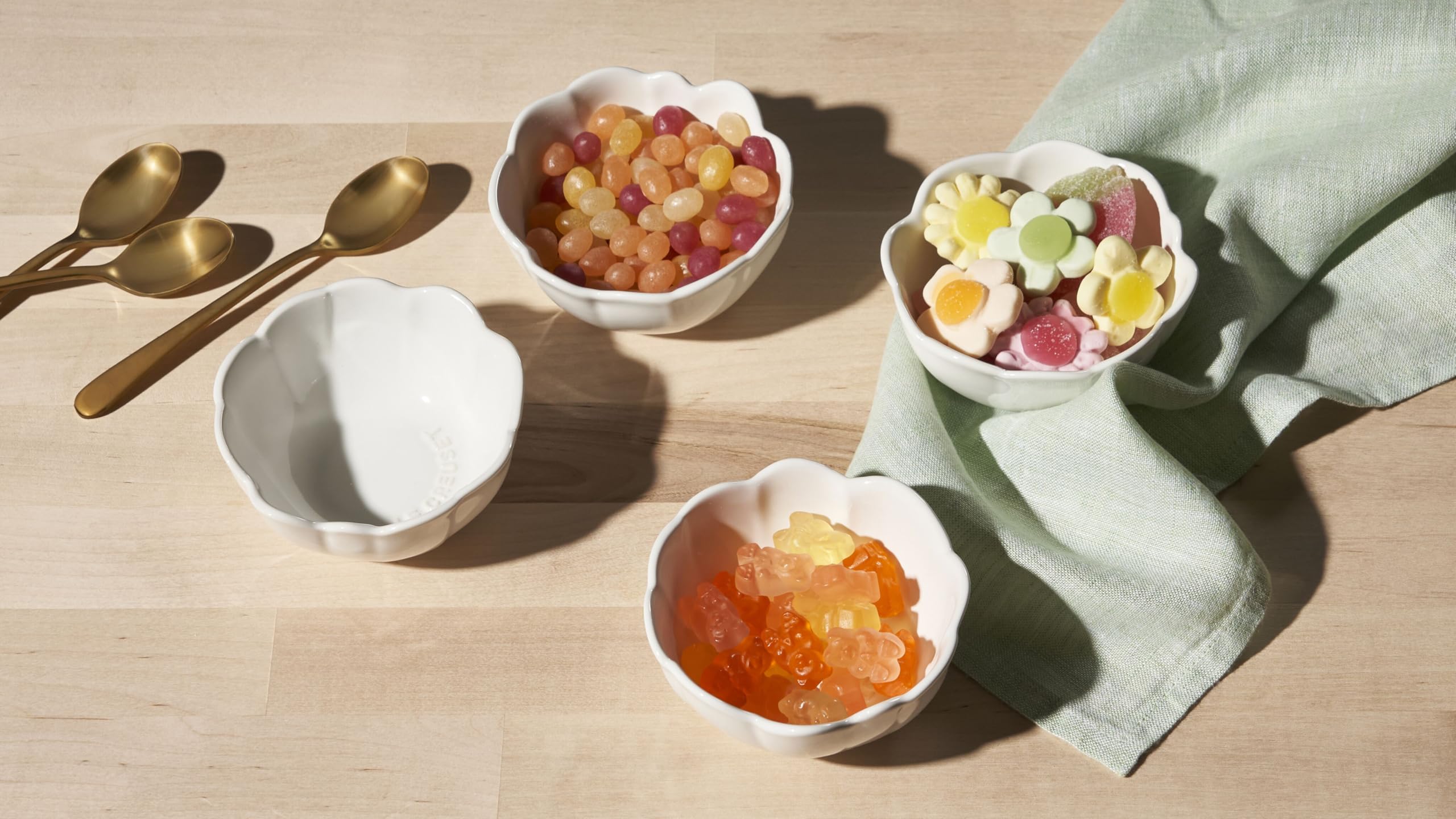 le-creuset-stoneware-petal-mini-bowls-set-of-4-white image 5