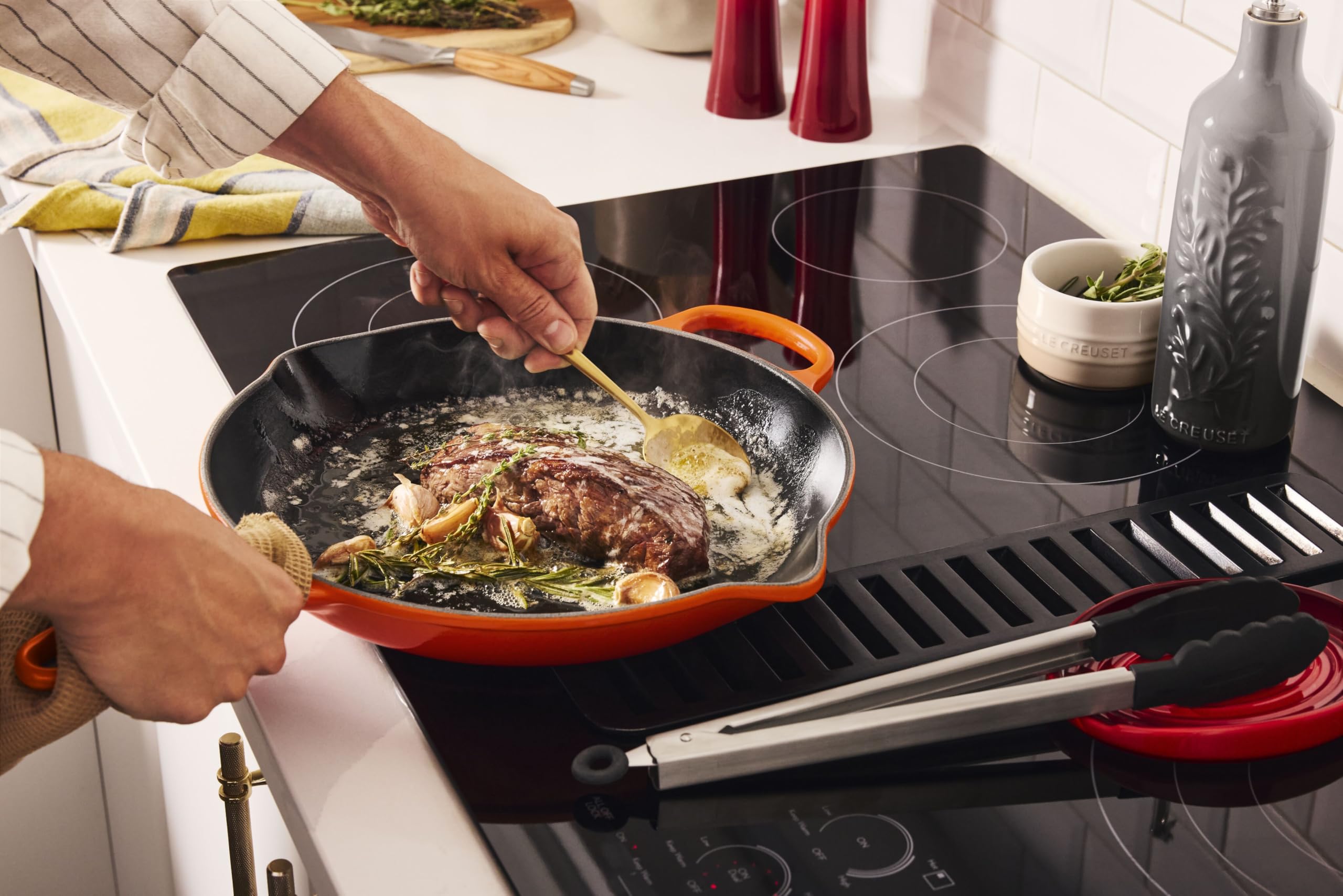 le-creuset-signature-round-skillet-11-75-inch-enameled-cast-iron-shallot image 6