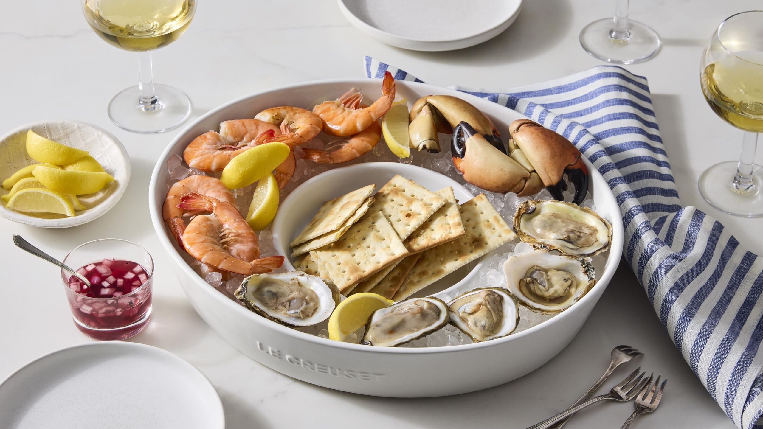 le-creuset-stoneware-signature-oval-chip-and-dip-platter-13-cerise image 5