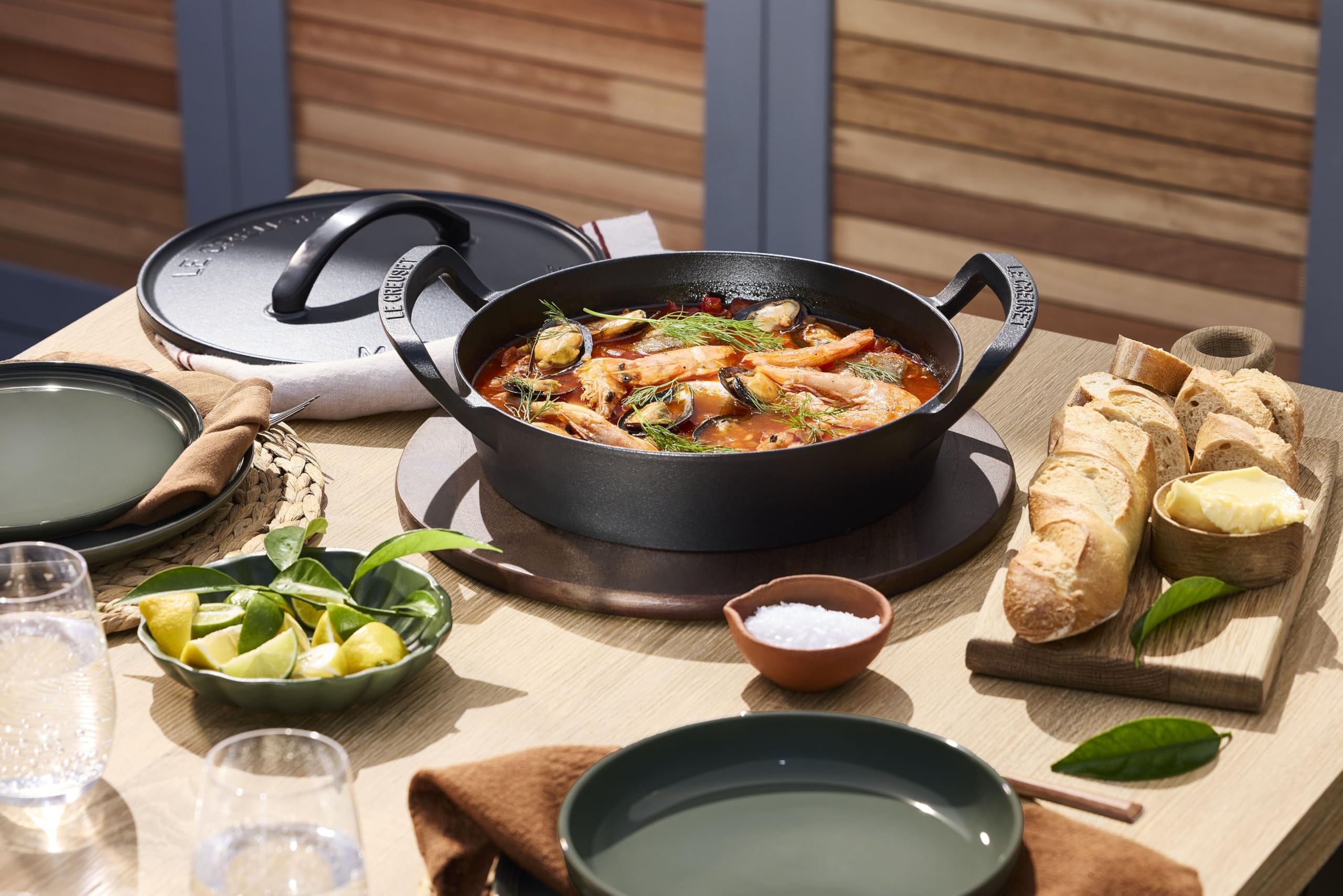 le-creuset-alpine-outdoor-enameled-cast-iron-round-utility-pan-3-5-qt image 6