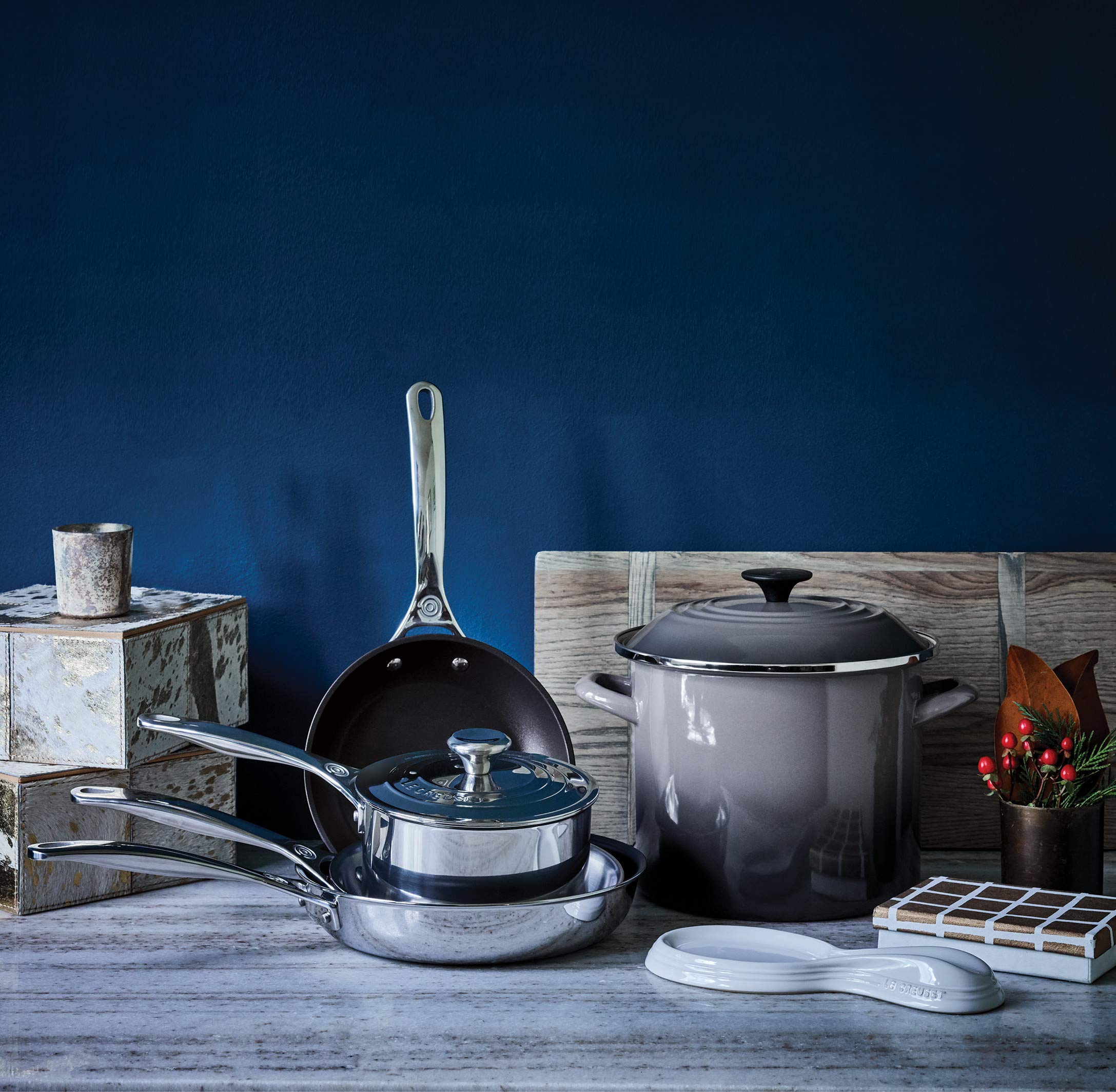 le-creuset-enamel-on-steel-stockpot-8-qt-oyster image 4