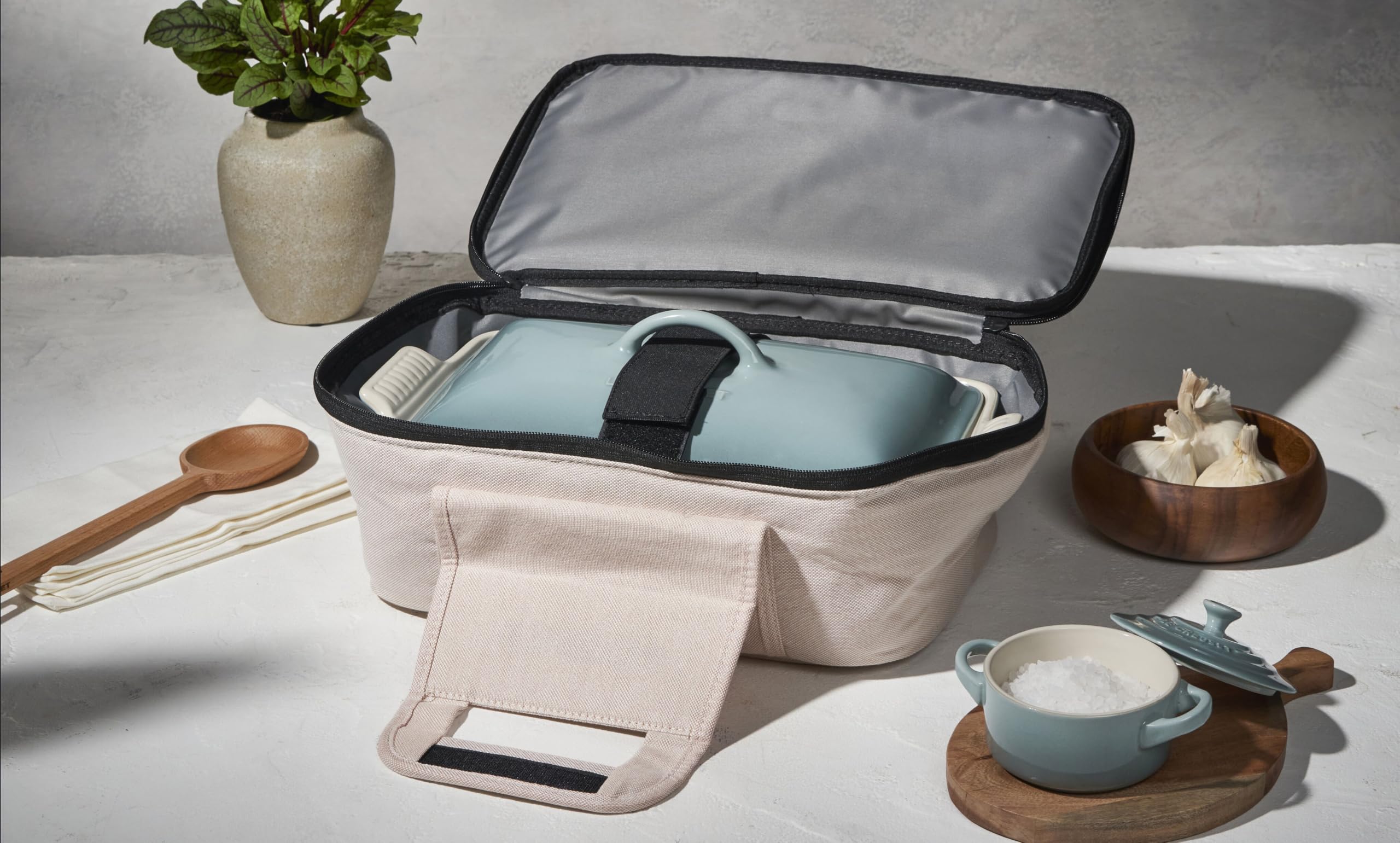 le-creuset-heritage-rectangular-bakeware-tote-bag-noir image 6
