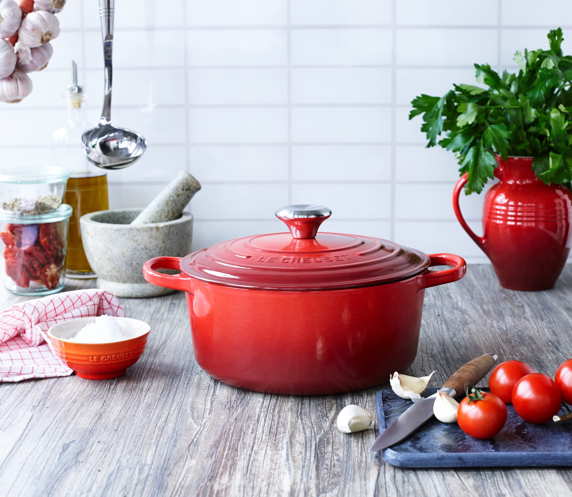 le-creuset-enameled-cast-iron-signature-round-dutch-oven-3-5-qt-cerise image 5