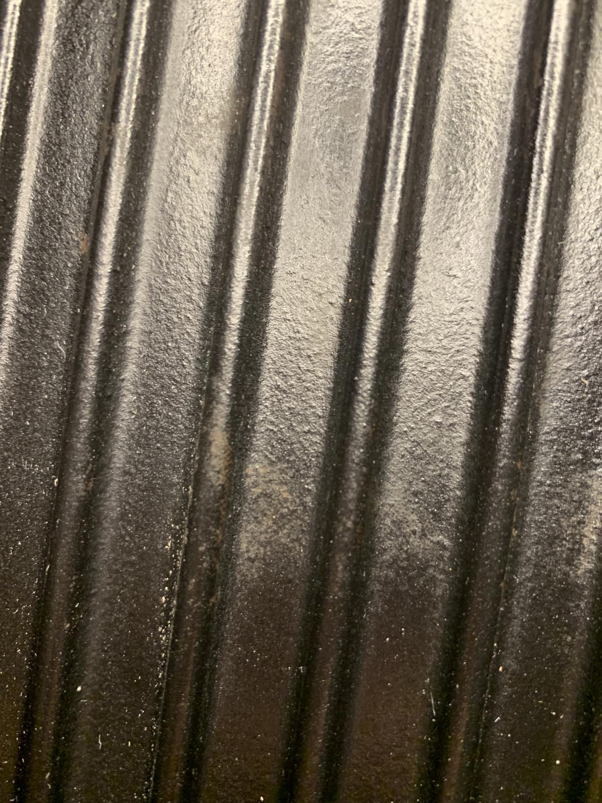 Solid grill pan