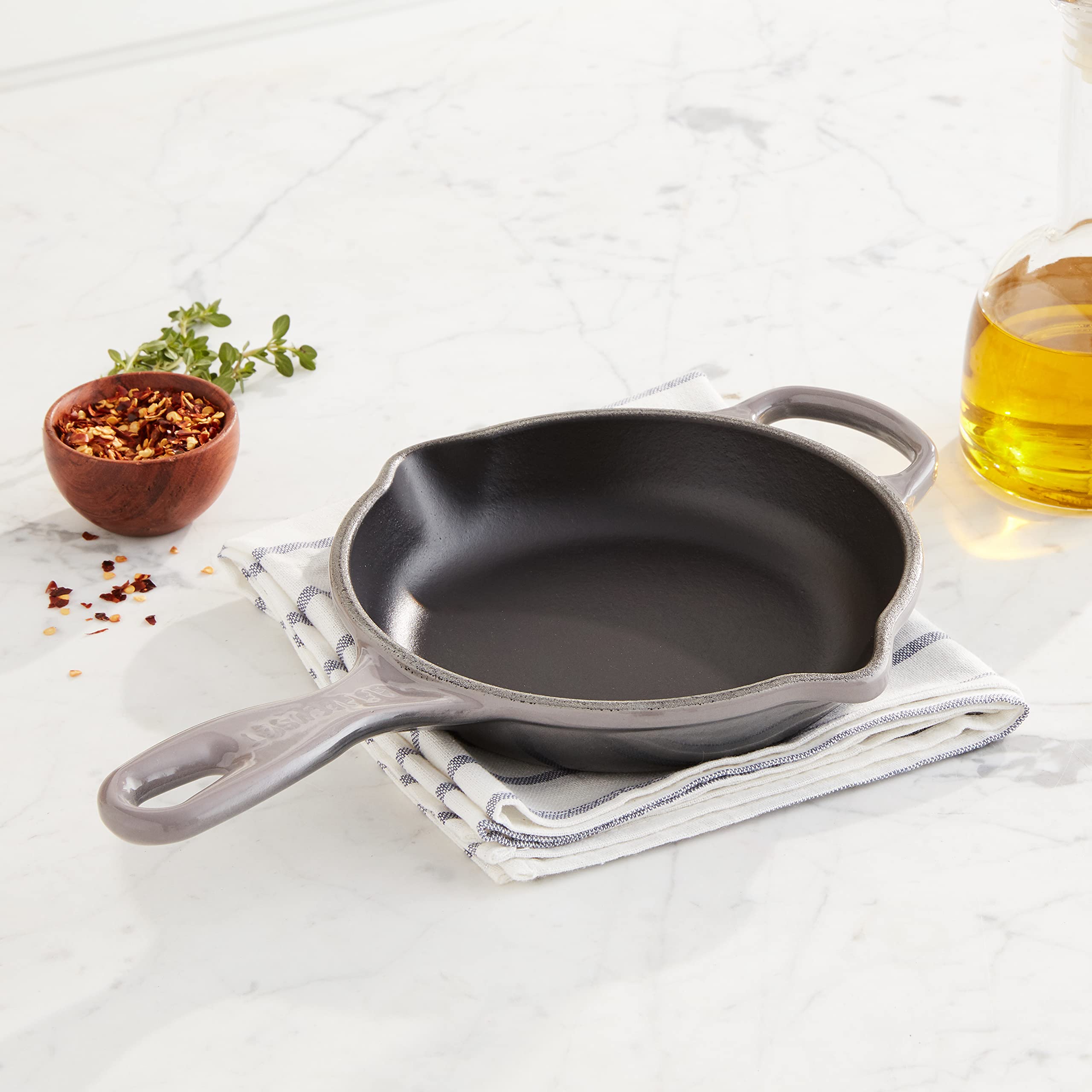 le-creuset-enameled-cast-iron-signature-iron-handle-skillet-6-33-0-5-qt-oyster image 2