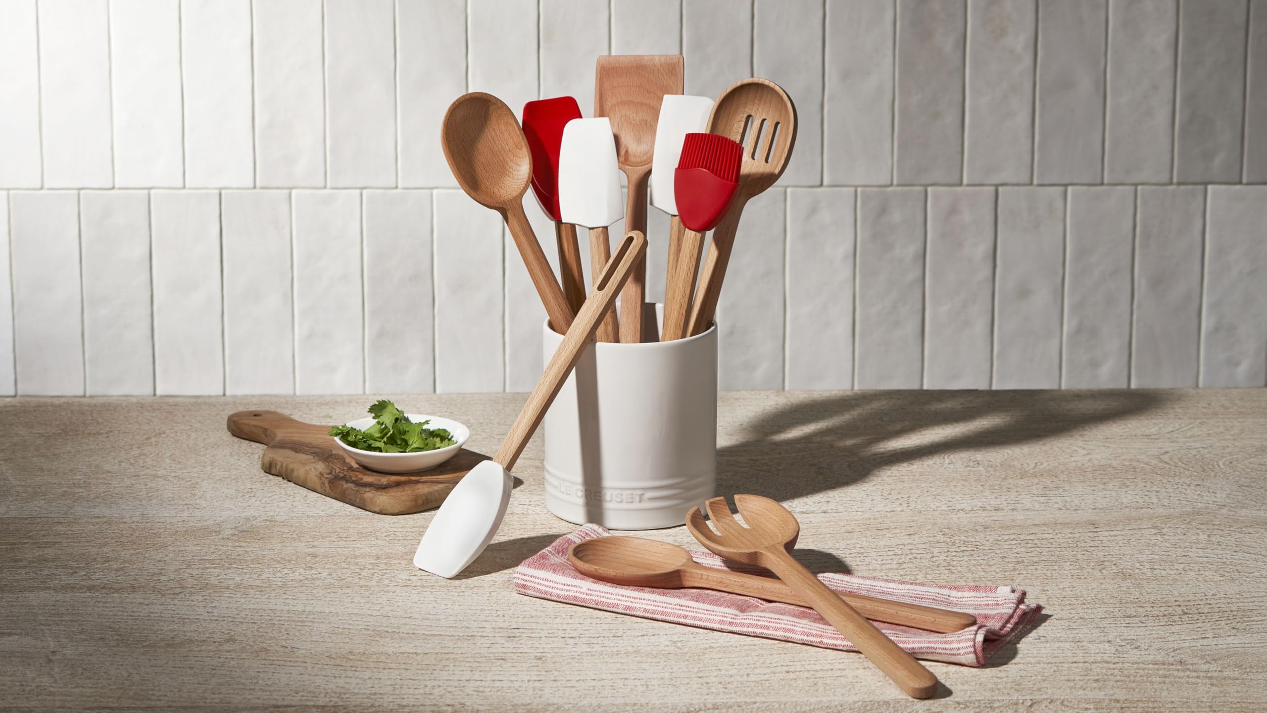 le-creuset-silicone-signature-basting-brush-white image 6